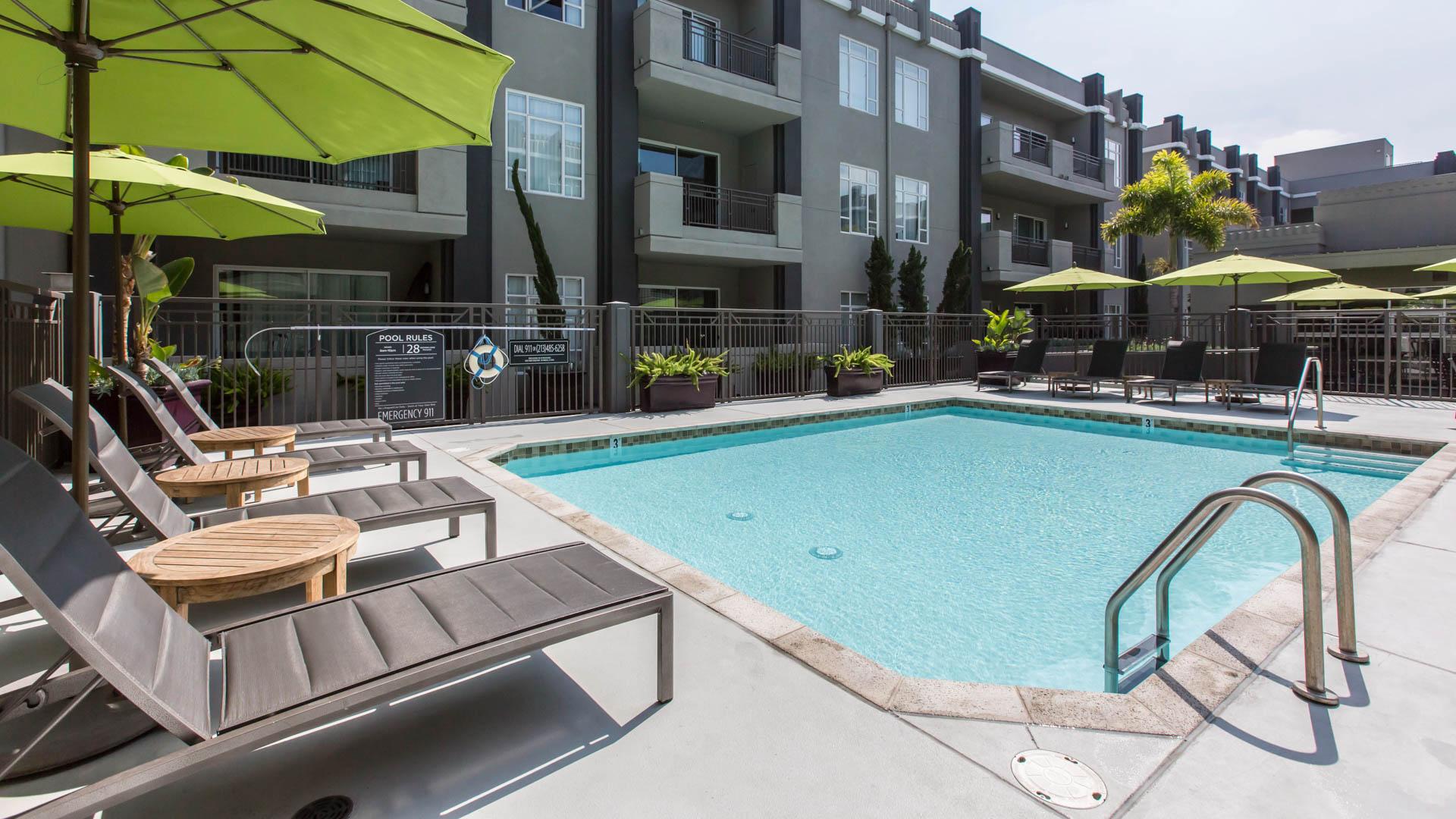 Pool at Victor on Venice Apartments (1 of 3)