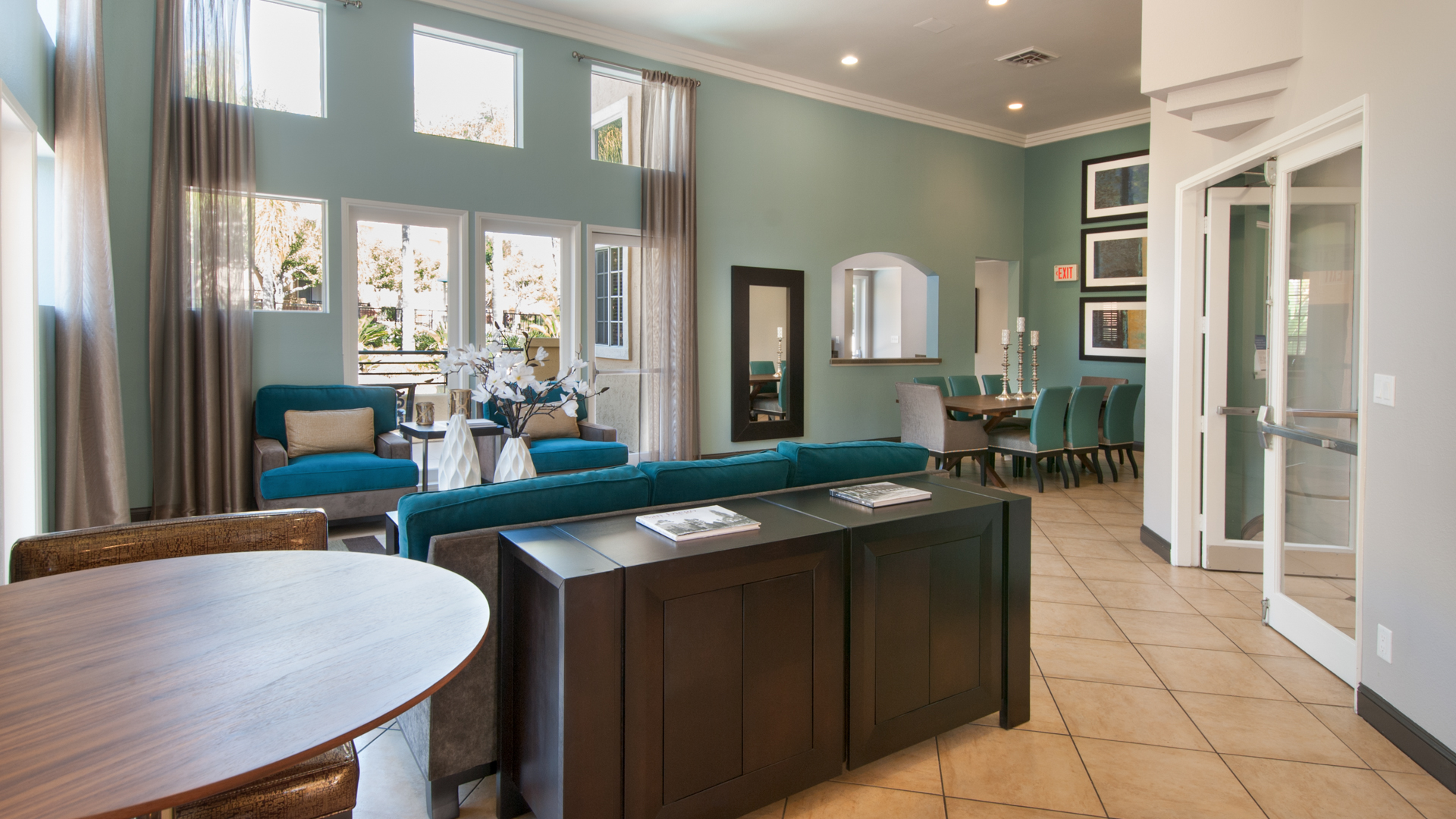 Lounge at Deerwood Apartments