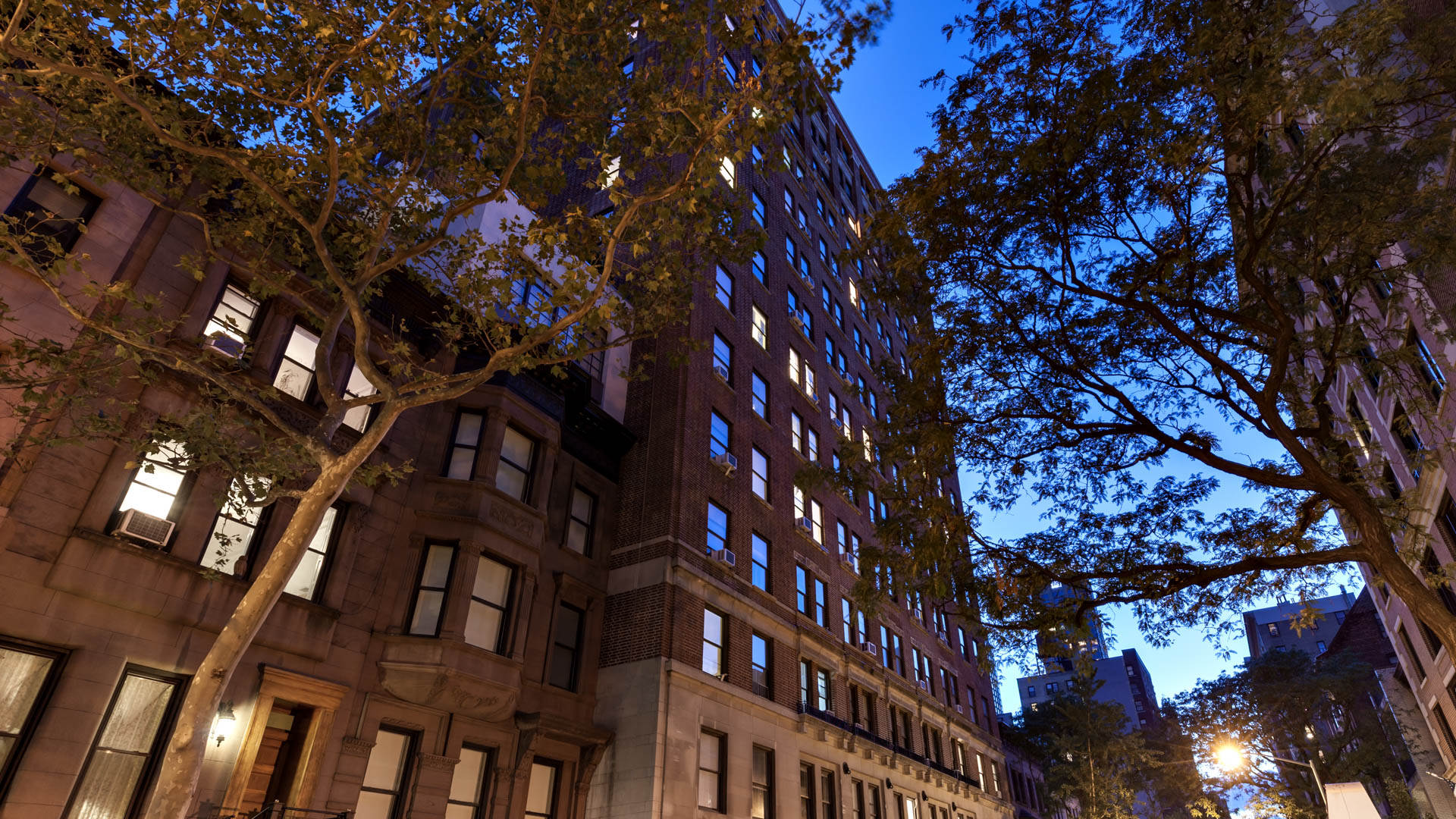 Parc Coliseum Apartments 3 of 12