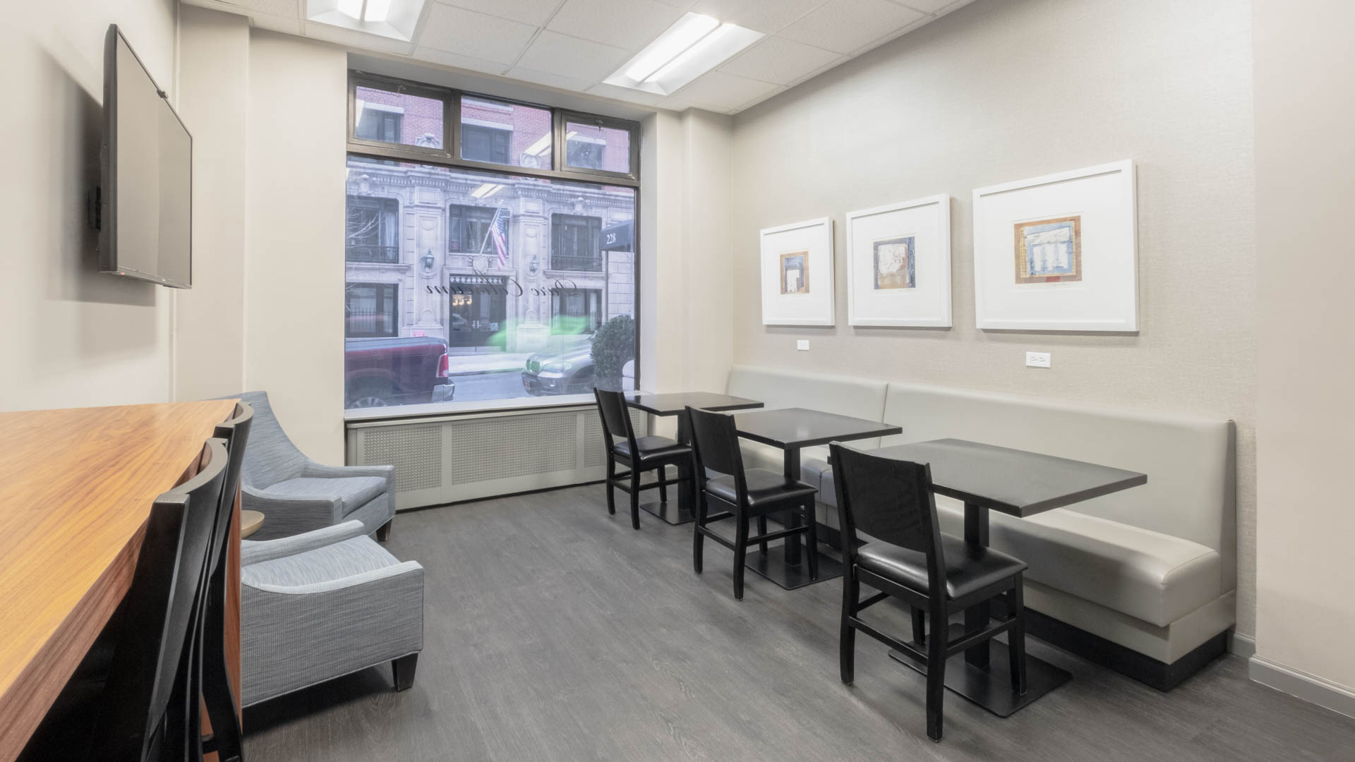 Lounge at Parc Coliseum Apartments (1 of 3)