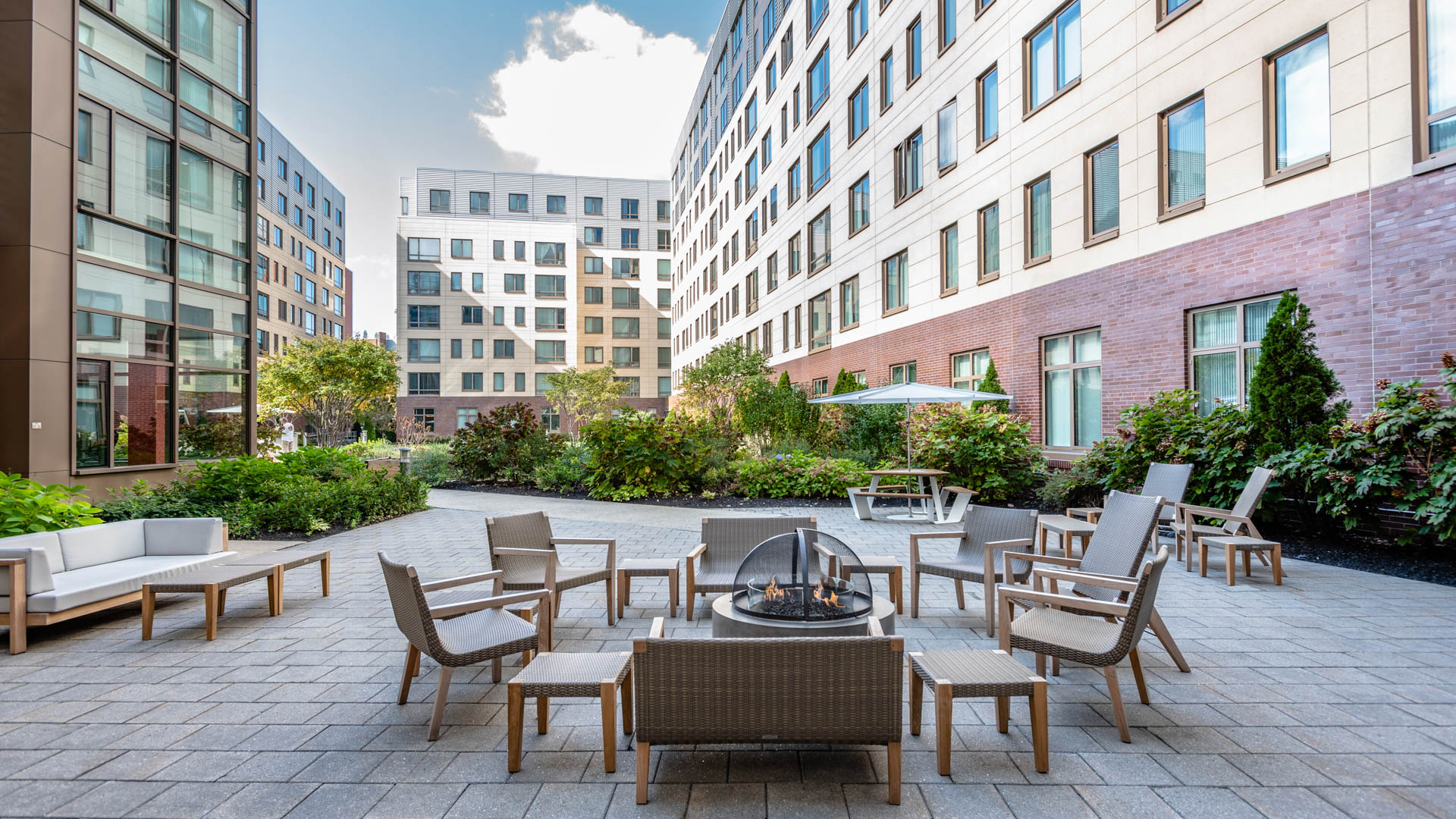 Courtyard at Third Square Apartments (1 of 4)
