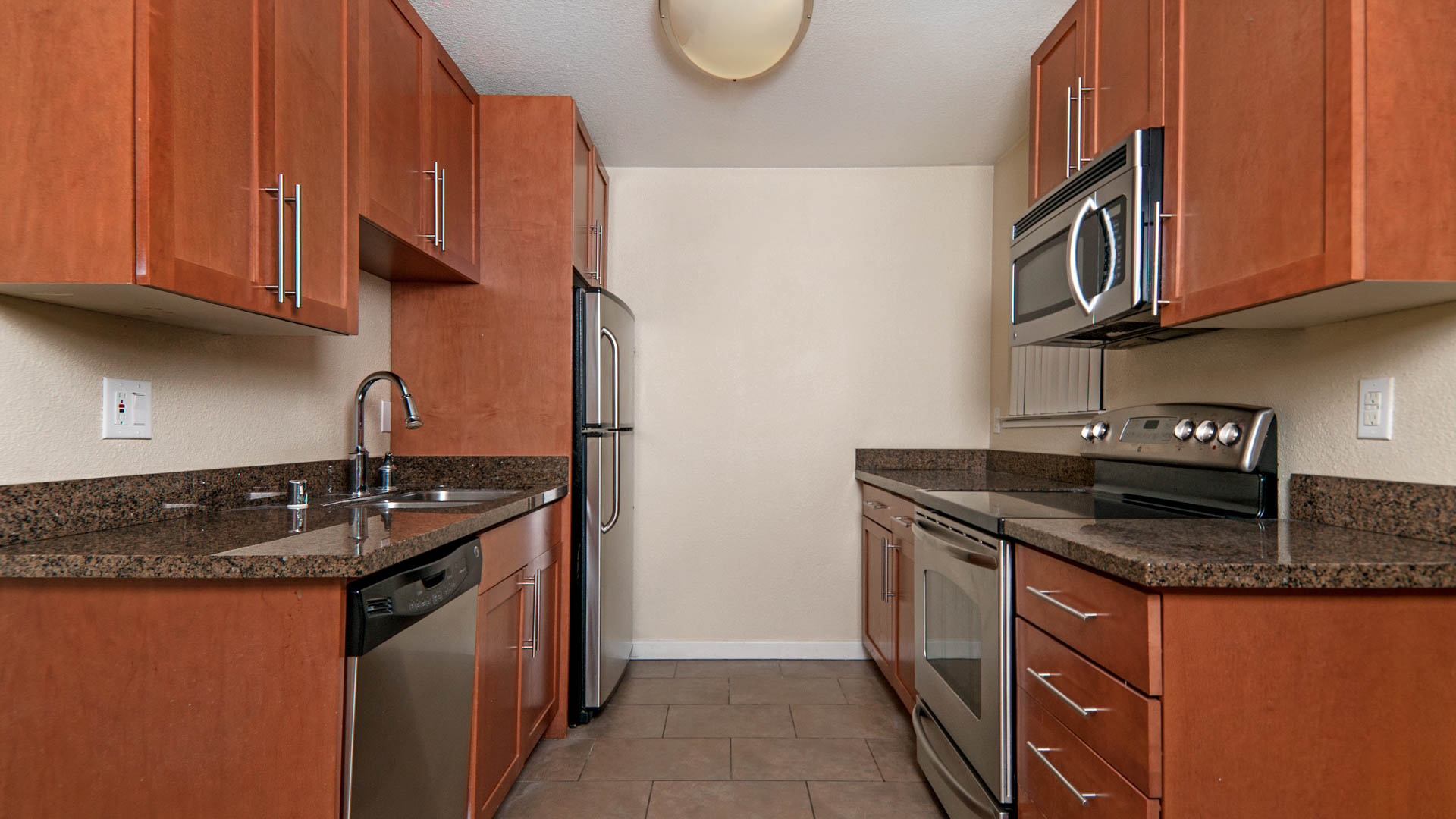 Verde Apartments 4 of 12
