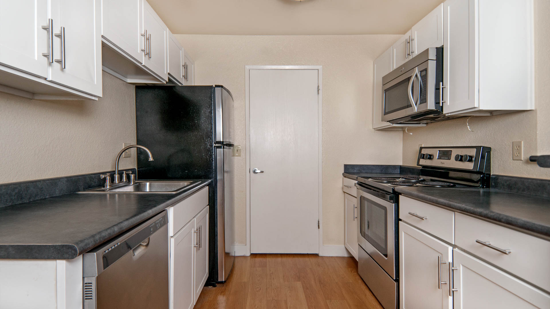 Verde Apartments 3 of 12