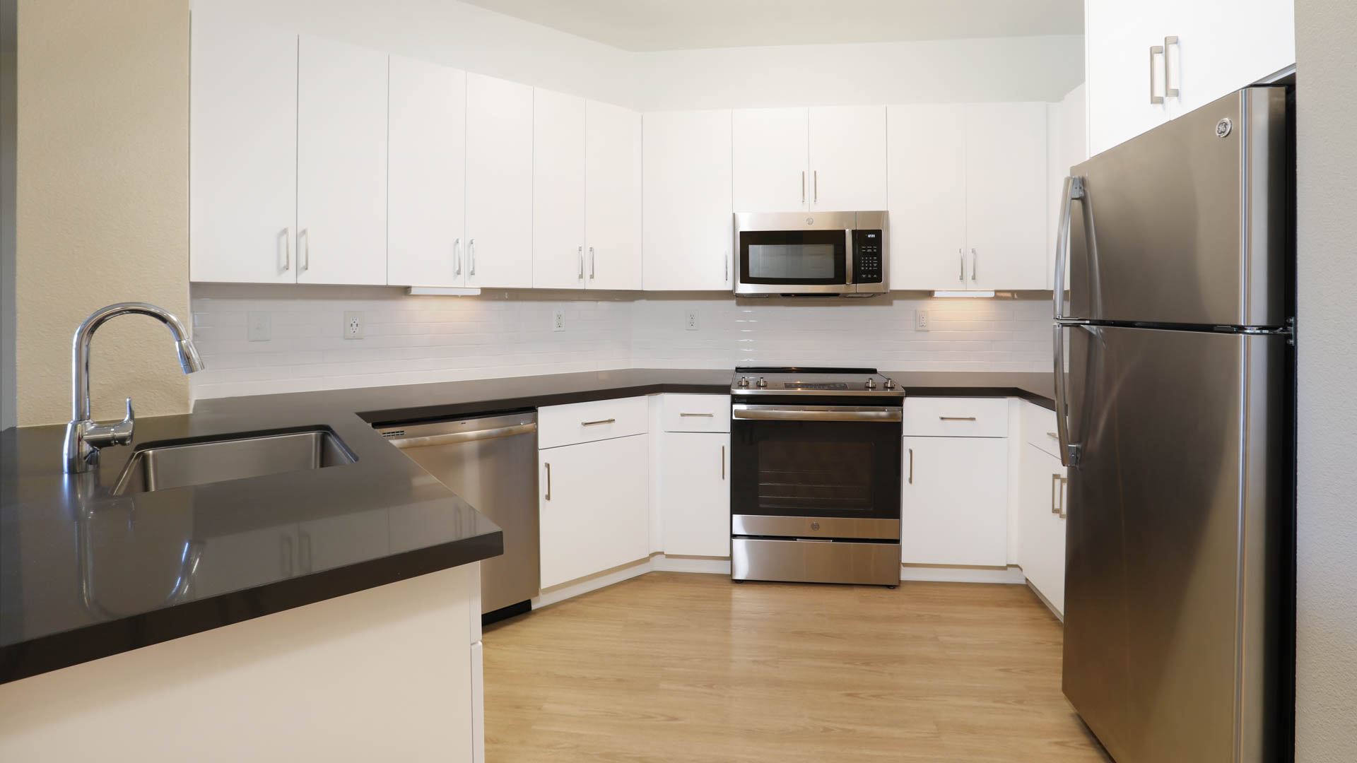 City Pointe Apartments 3 of 12