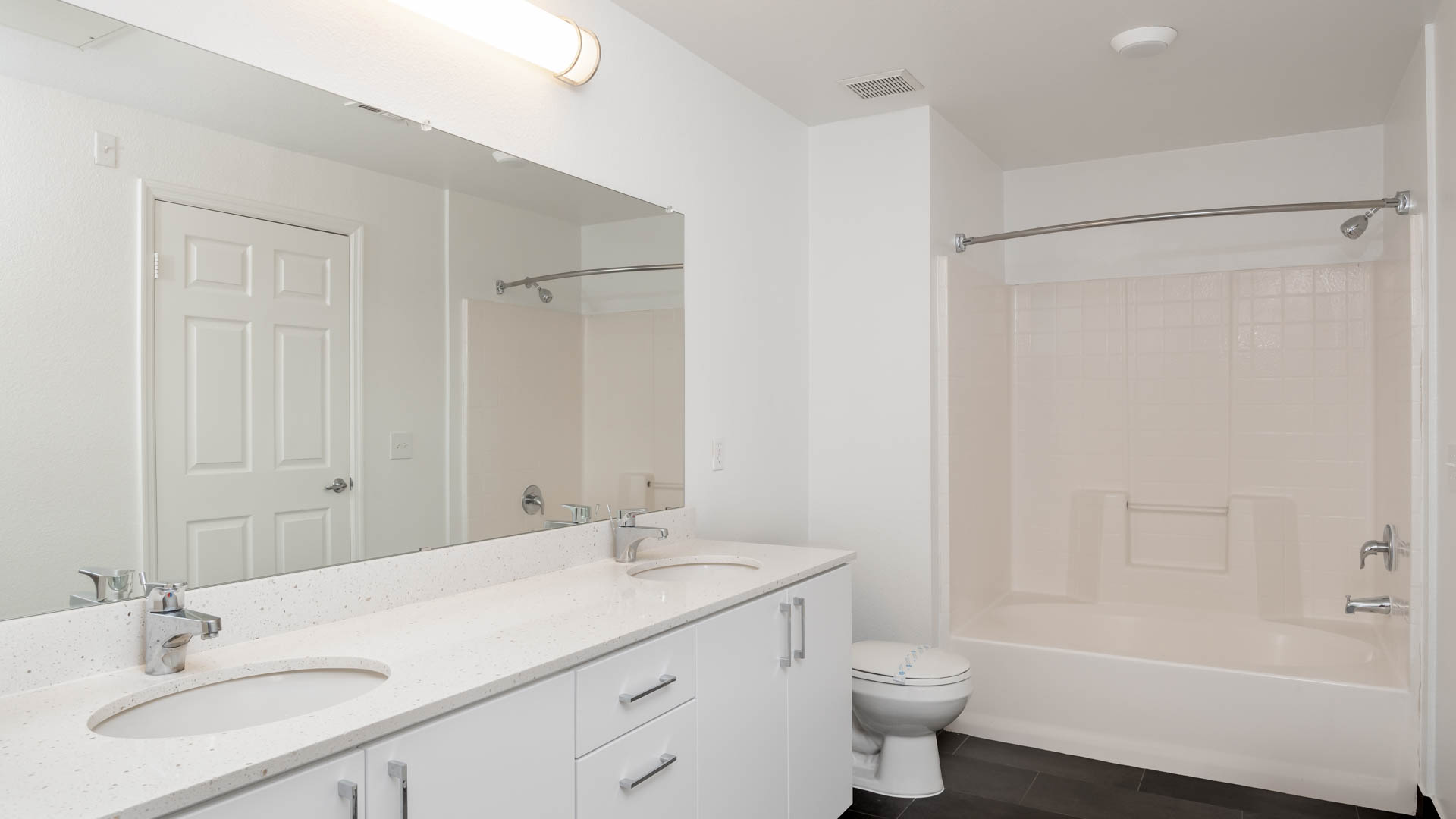 City Pointe Apartments 7 of 12