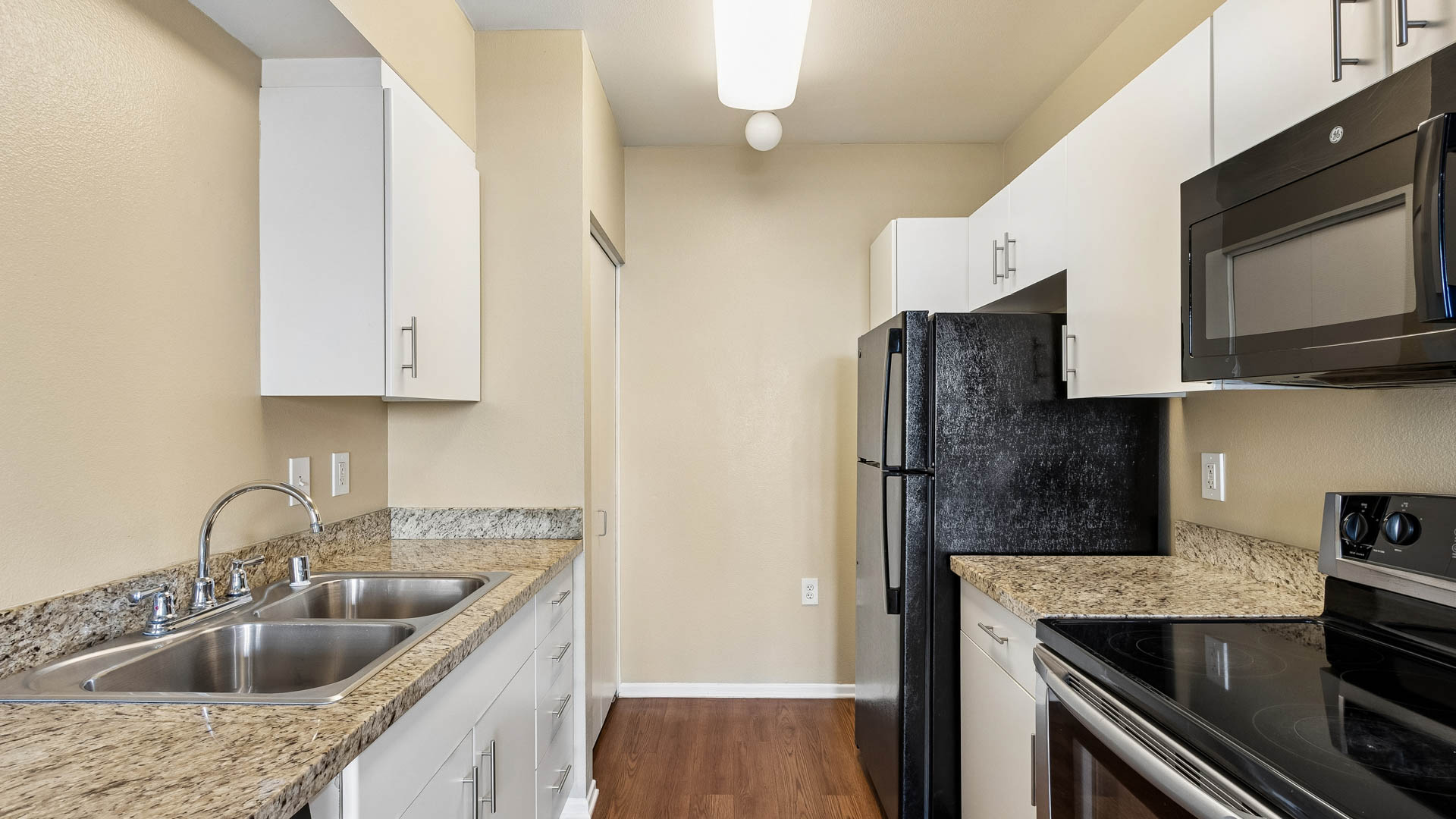 Mozaic at Union Station Apartments 7 of 12