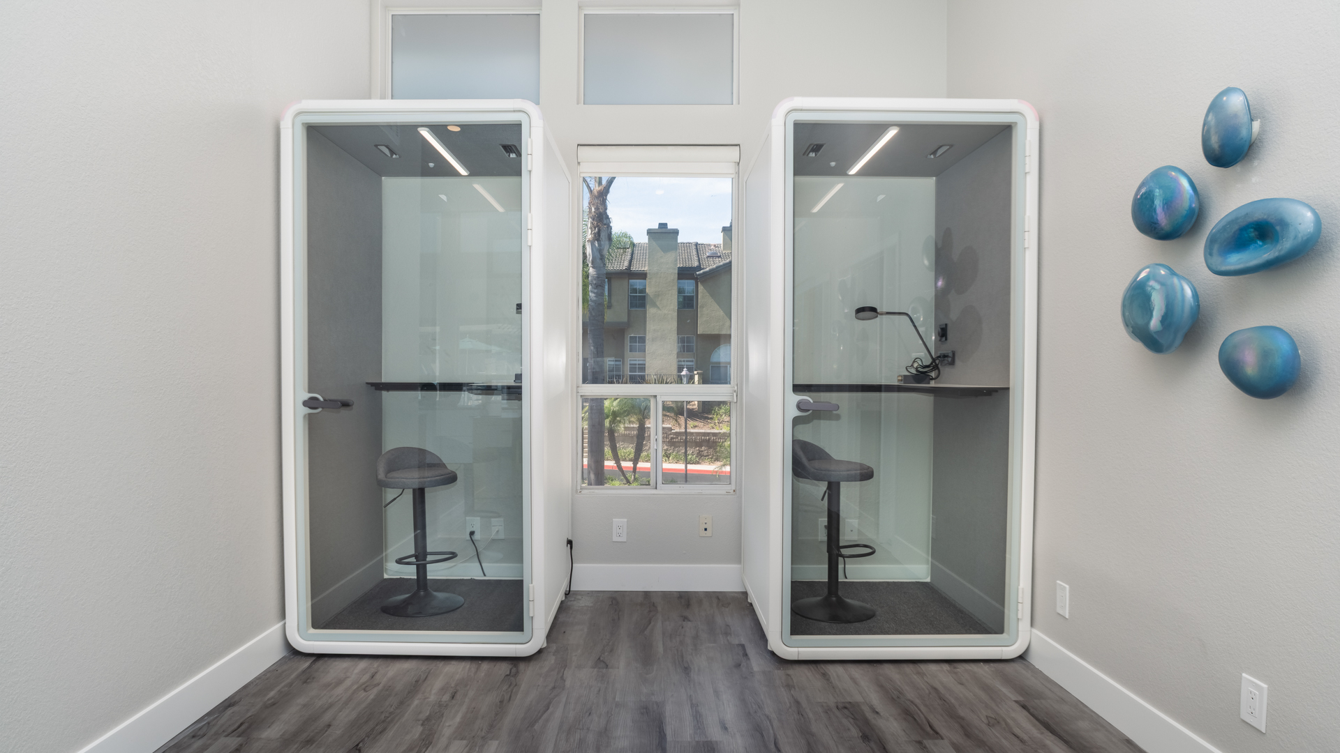 Work space at Del Mar Ridge Apartments