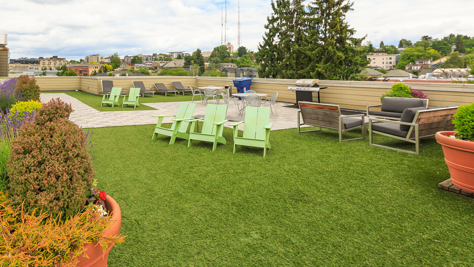 Roof deck at Rianna Apartments (3 of 4)