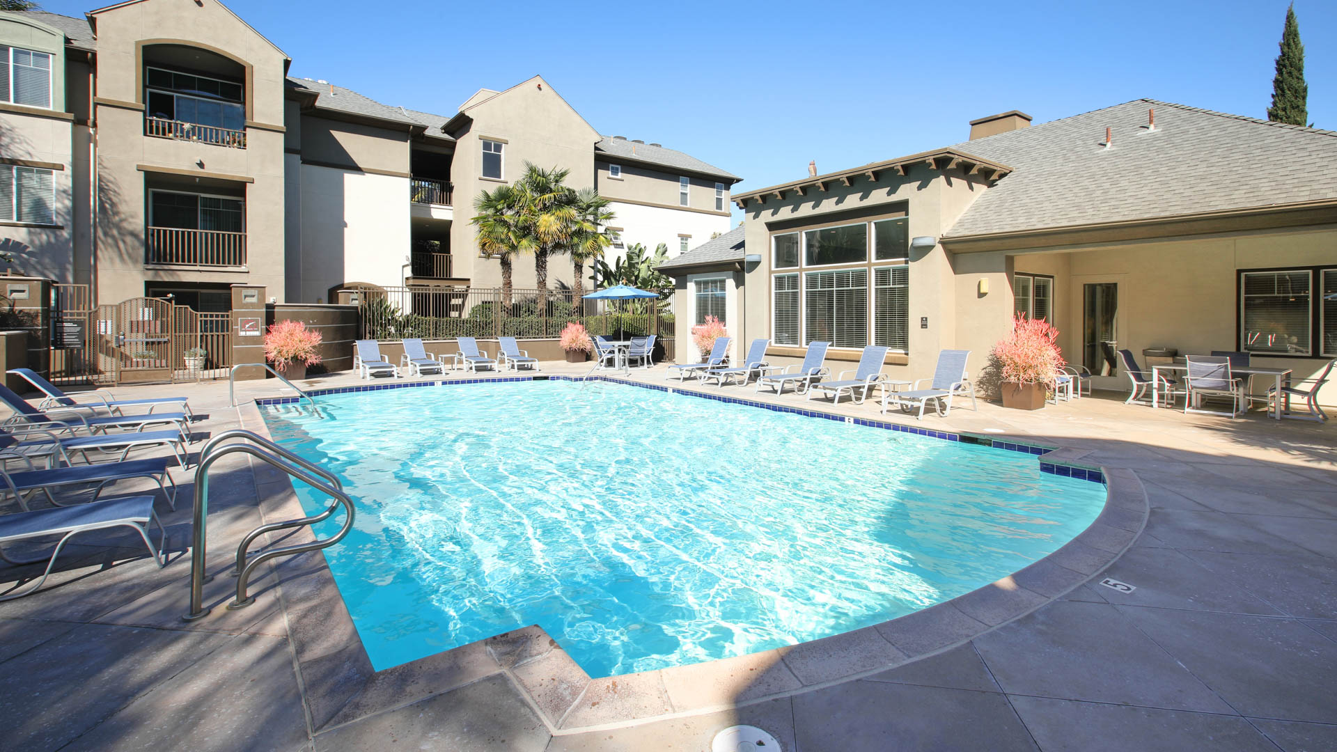 Pool at Kelvin Court Apartments (1 of 2)