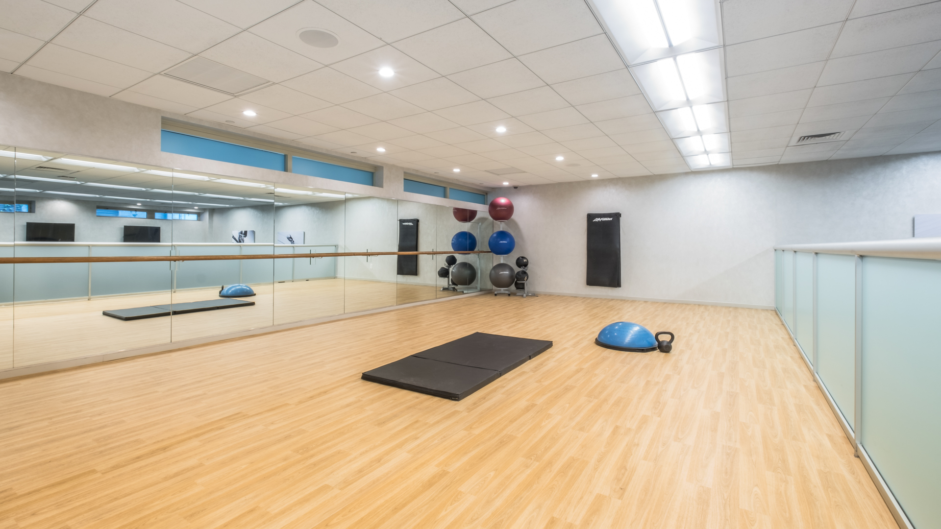 Gym at Longacre House Apartments (3 of 3)