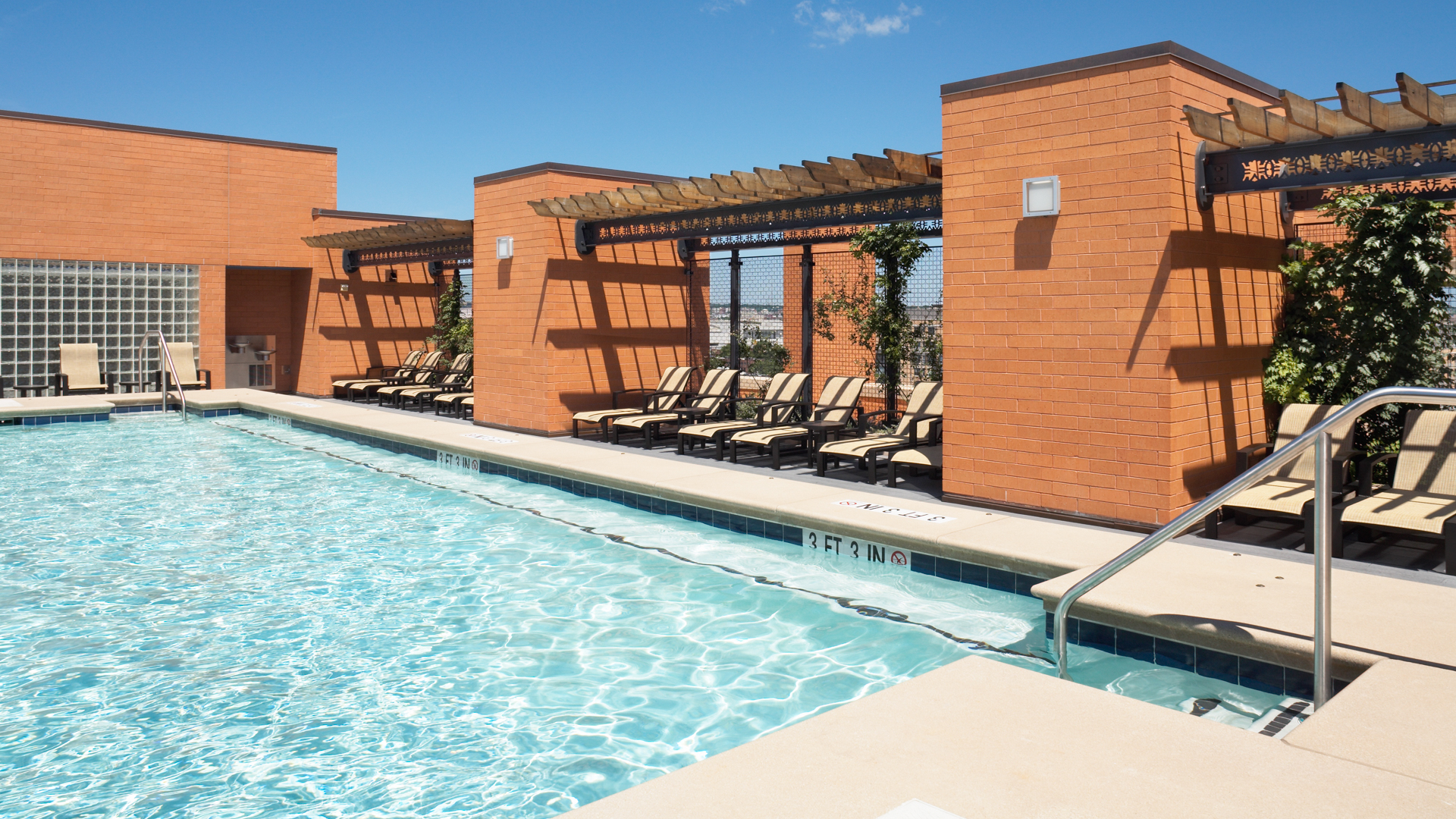 Pool at 425 Mass Apartments (1 of 2)