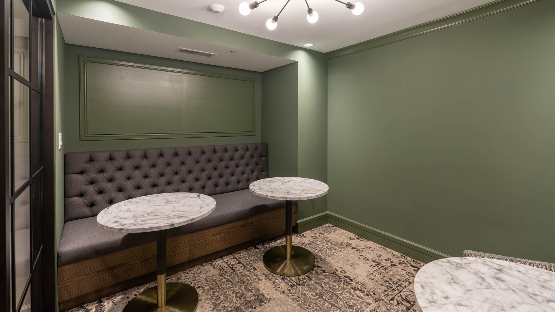Lounge at 425 Mass Apartments (3 of 5)