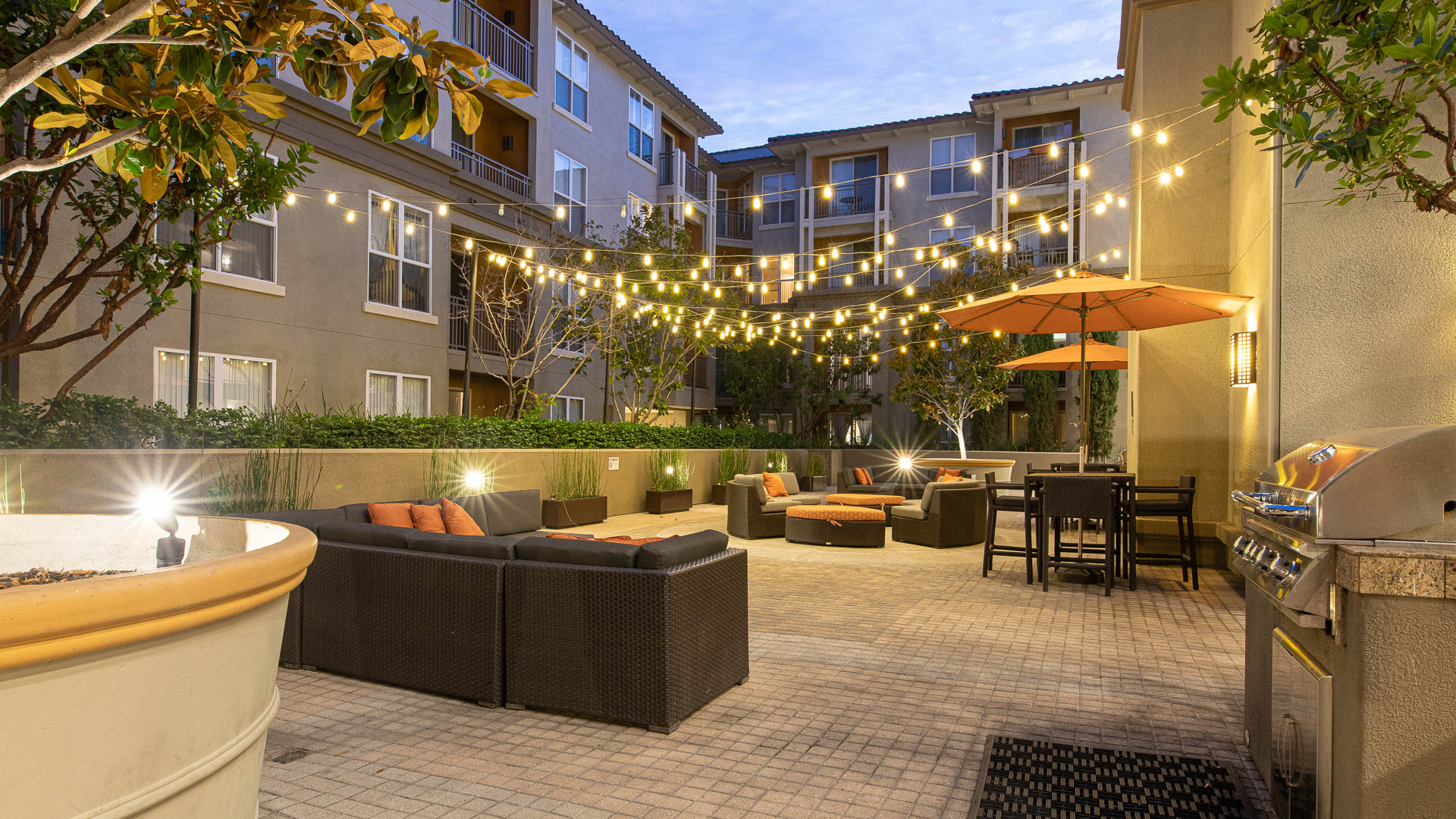 Courtyard at Acappella Pasadena Apartments (1 of 5)