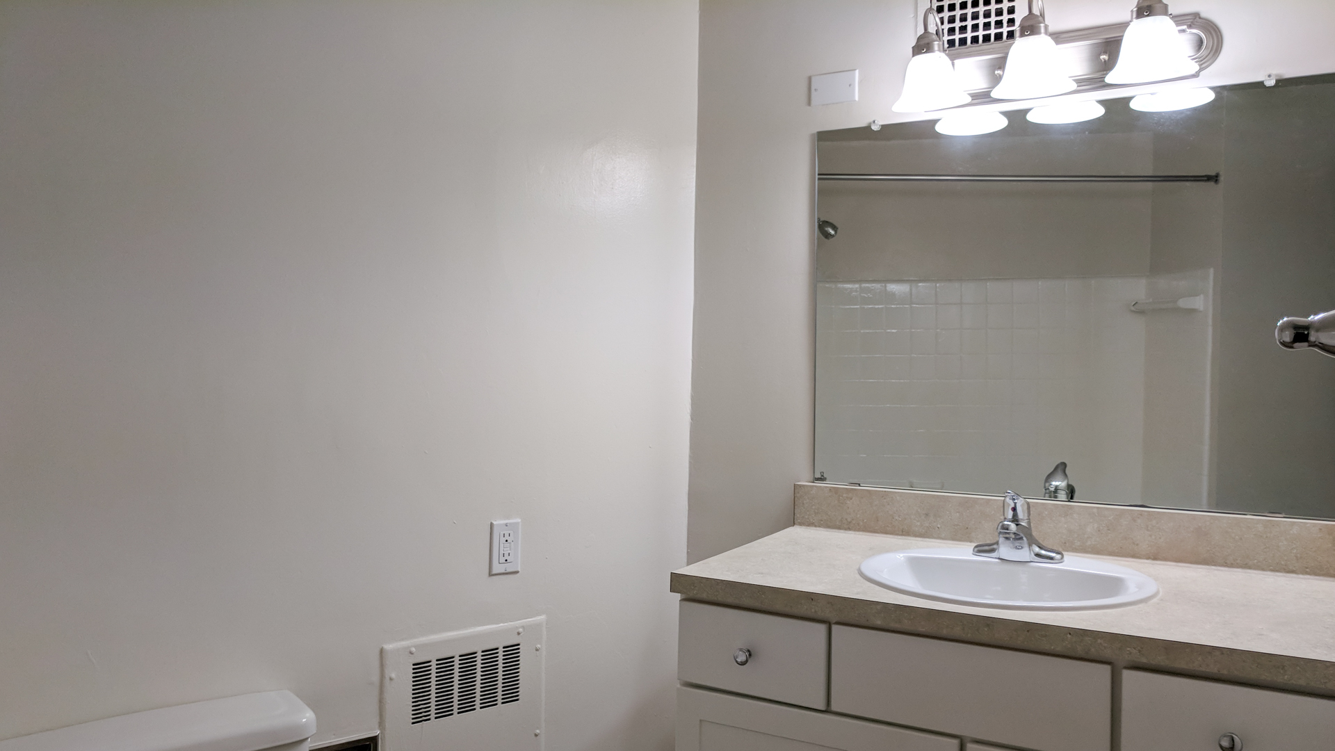1500 Mass Apartments 4 of 9