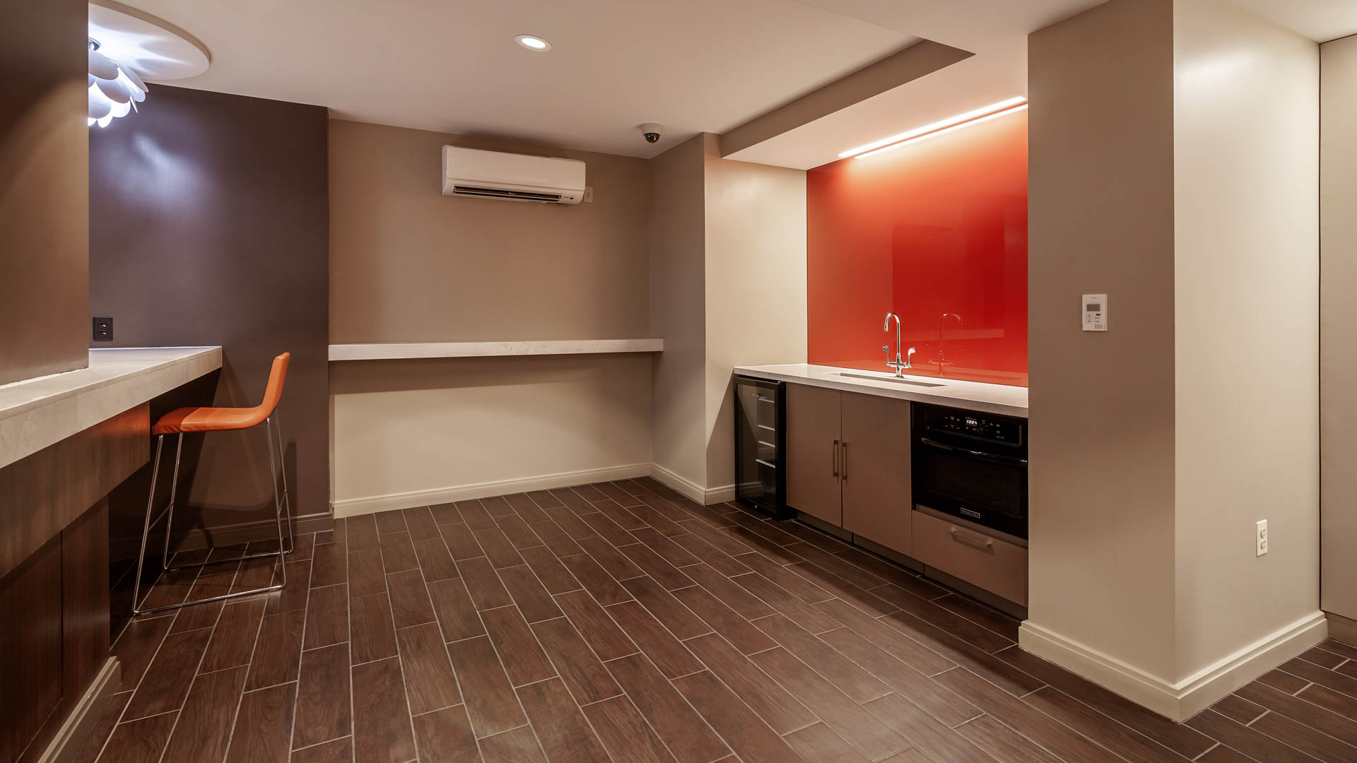 Lounge at 1500 Mass Apartments (1 of 3)