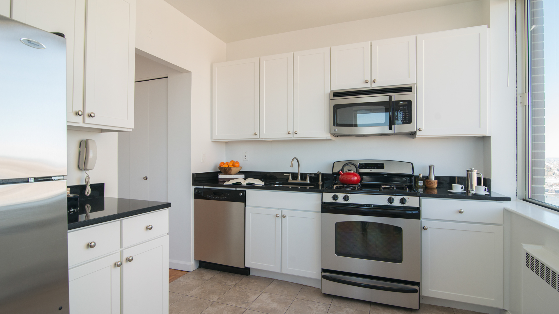 180 Riverside Boulevard Apartments 8 of 12