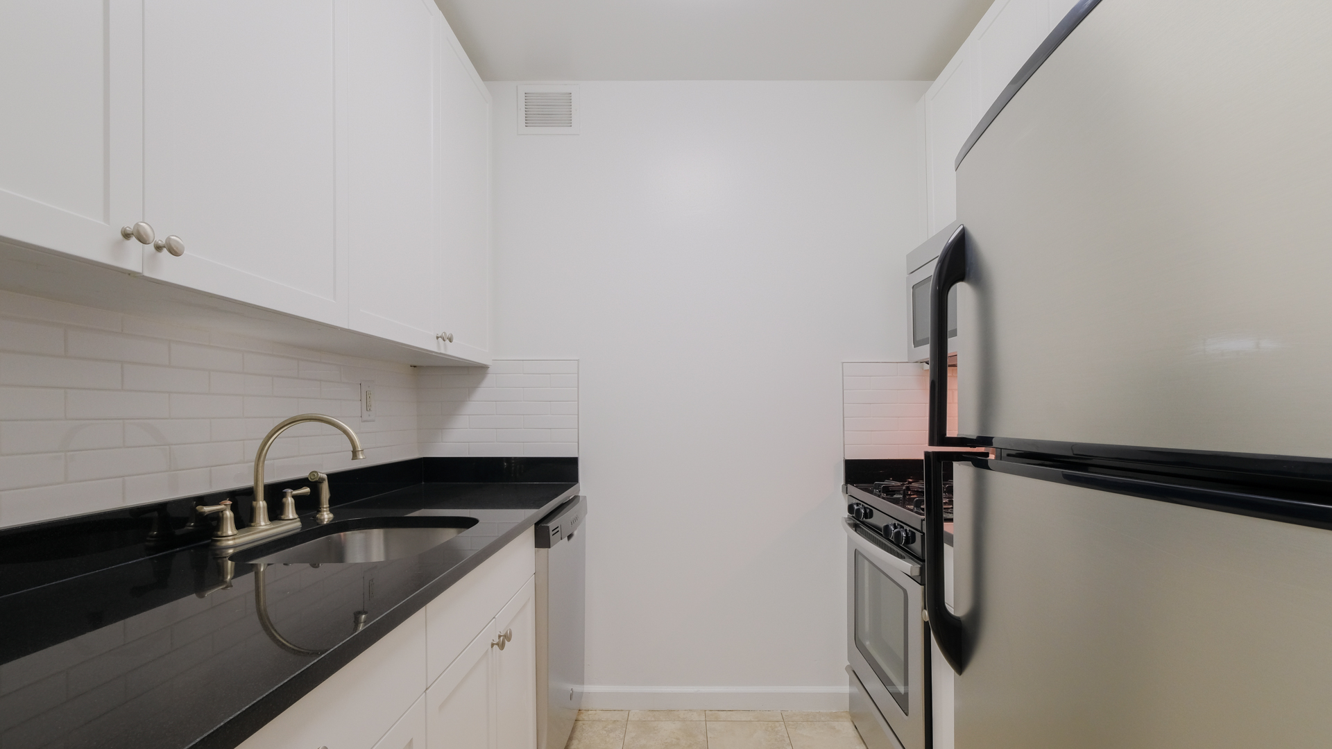 180 Riverside Boulevard Apartments 7 of 12
