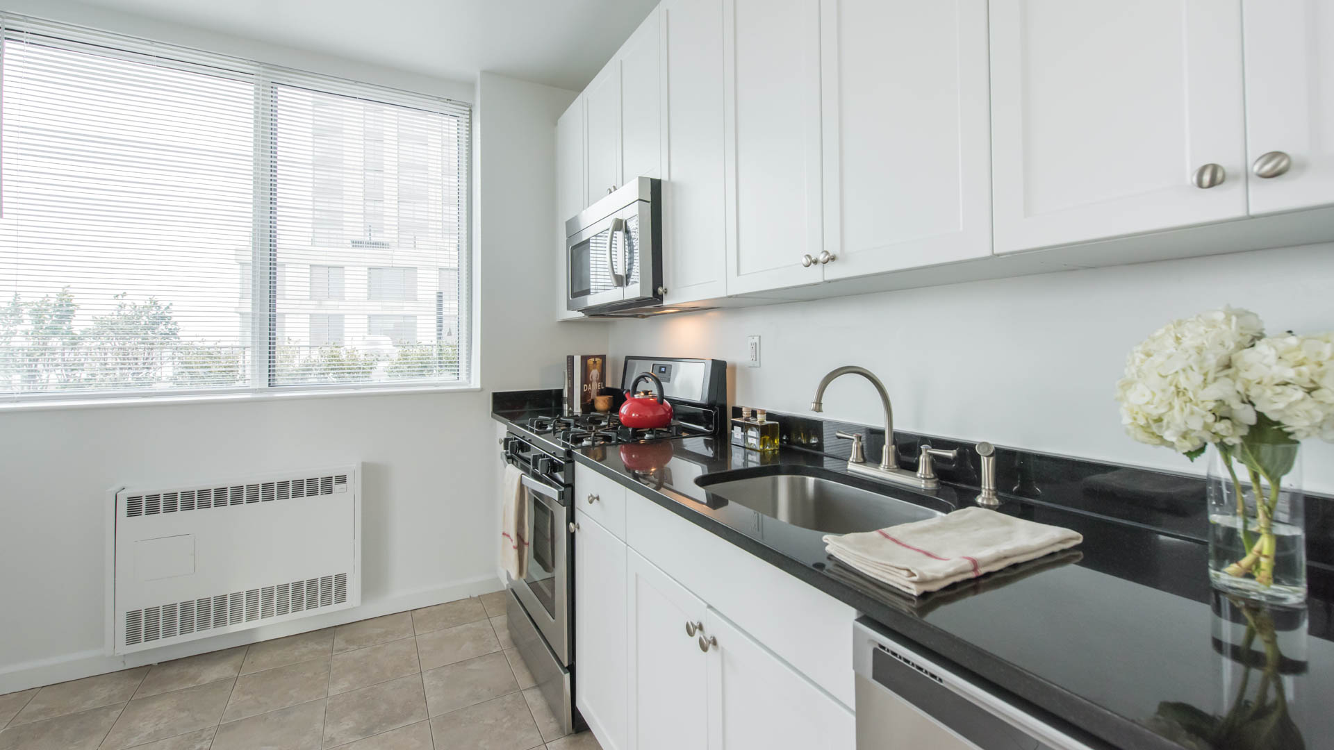 180 Riverside Boulevard Apartments 6 of 12