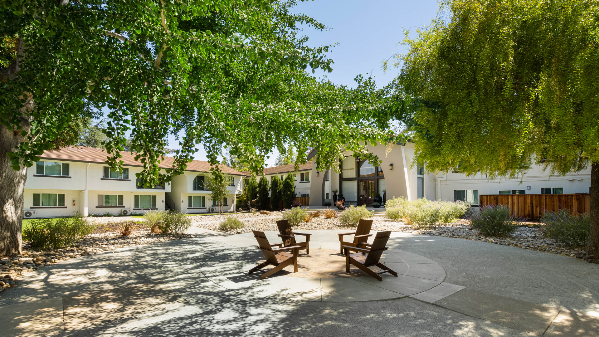 Courtyard at The Arches Apartments (2 of 2)