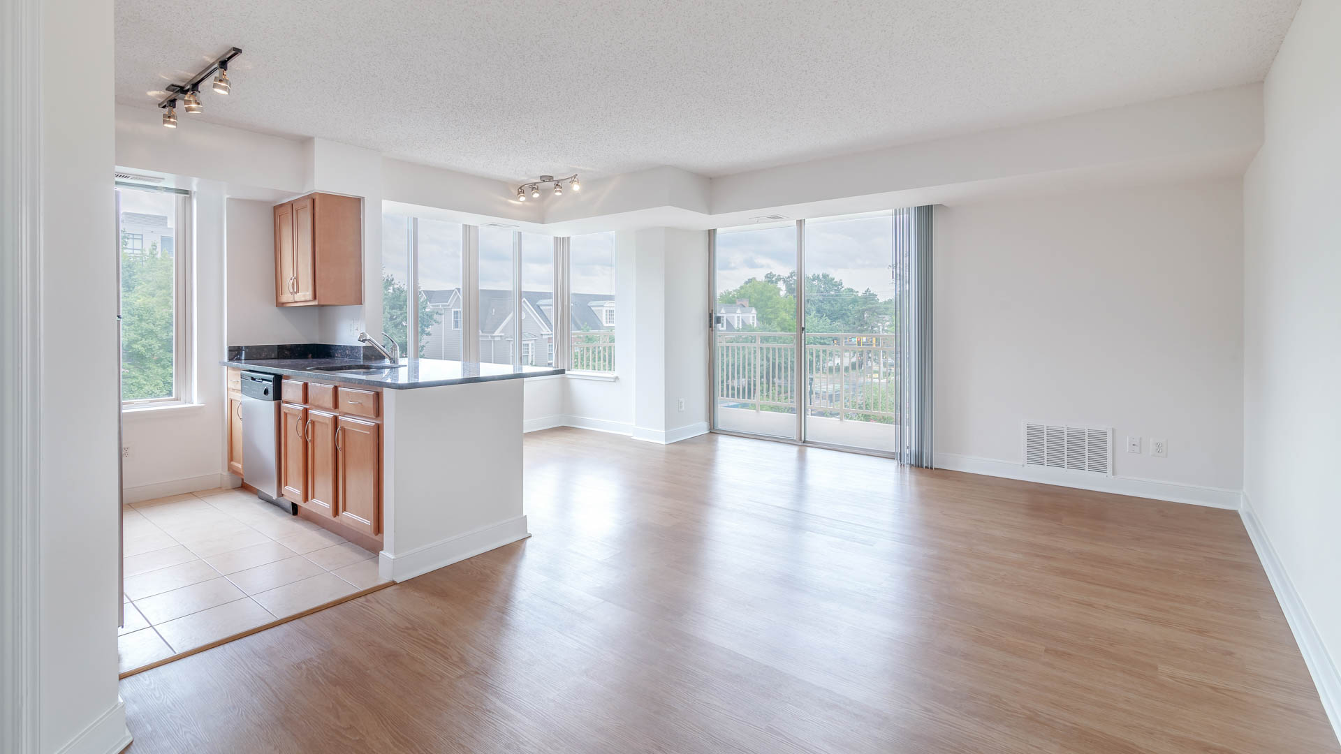 Edgemont at Bethesda Metro Apartments 8 of 12