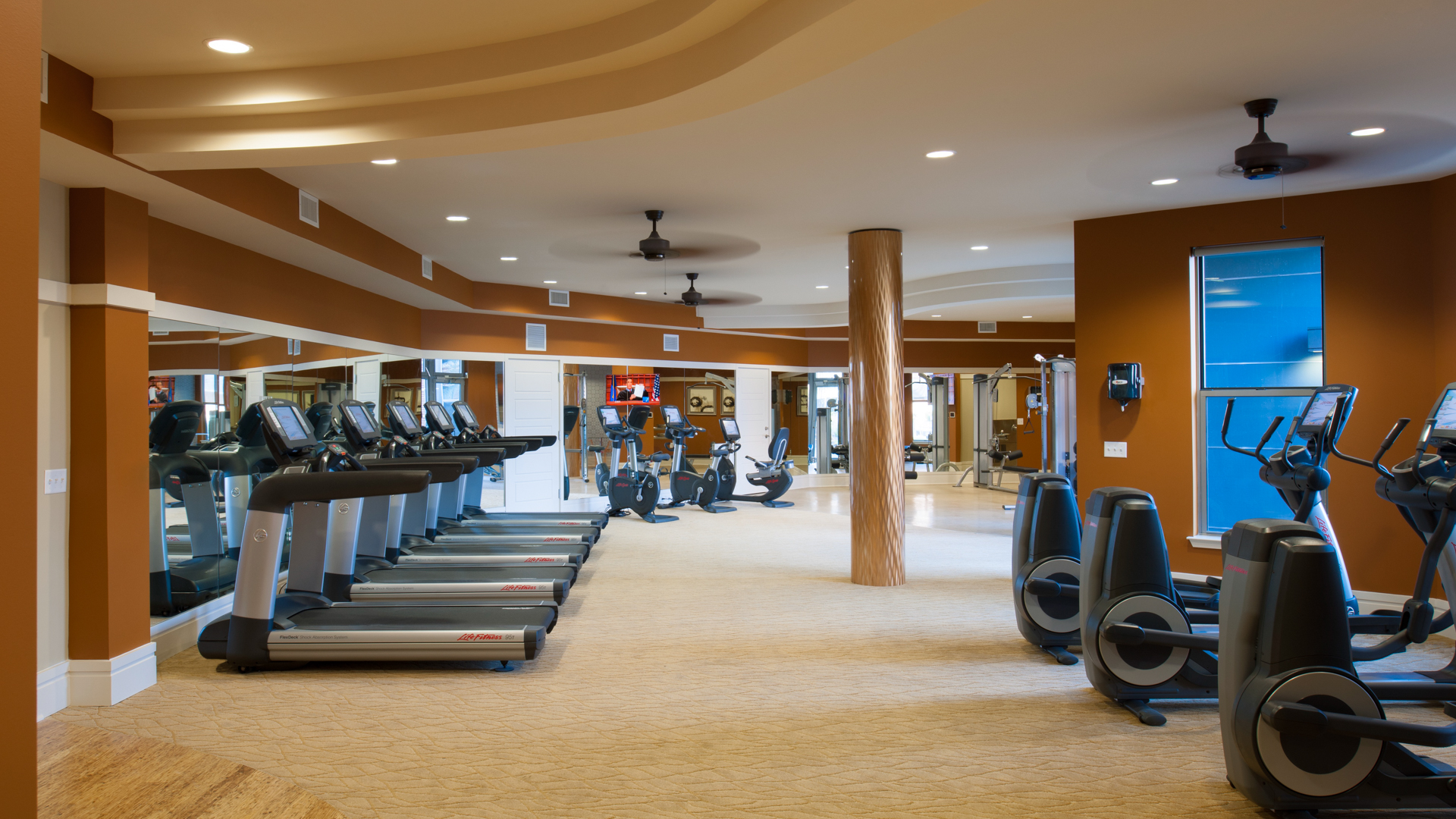 Gym at 2201 Pershing Apartments (3 of 4)