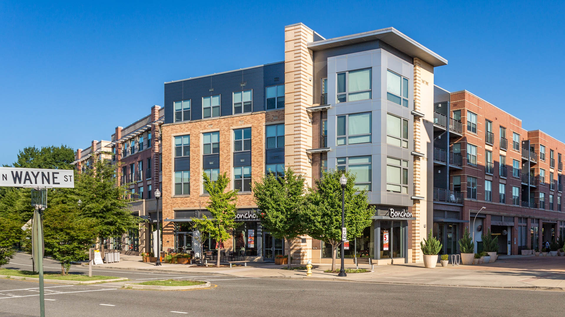 2201 Pershing Apartments 3 of 12