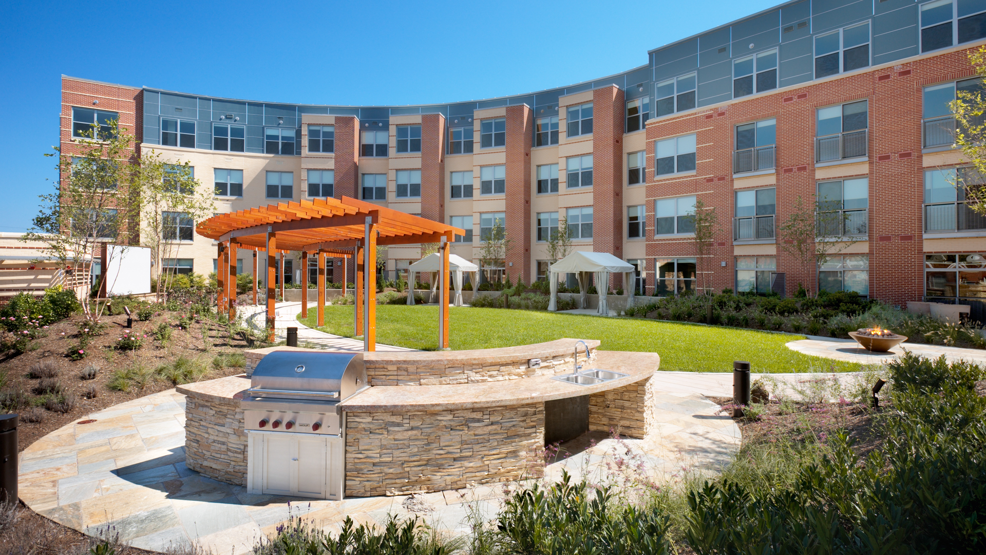 Grill area at 2201 Pershing Apartments (1 of 2)