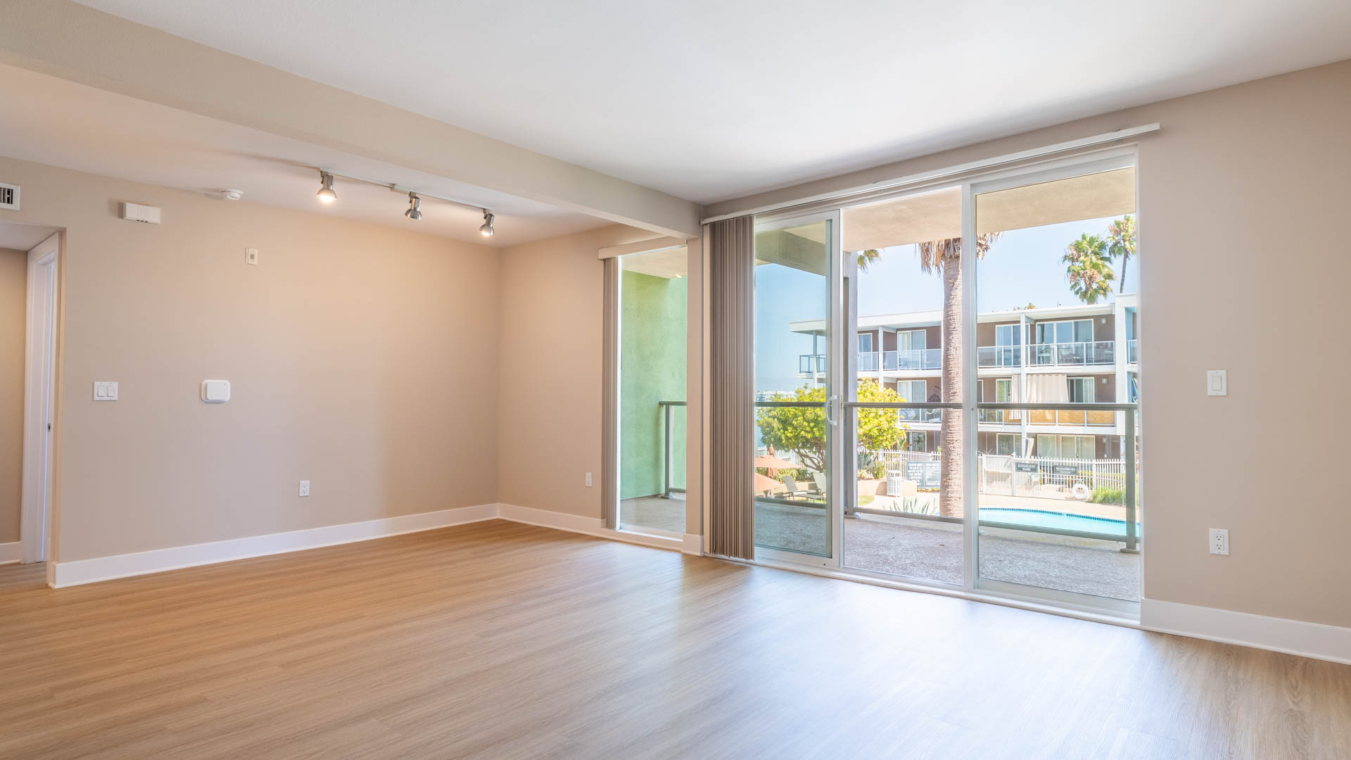 Breakwater at Marina del Rey Apartments 8 of 12