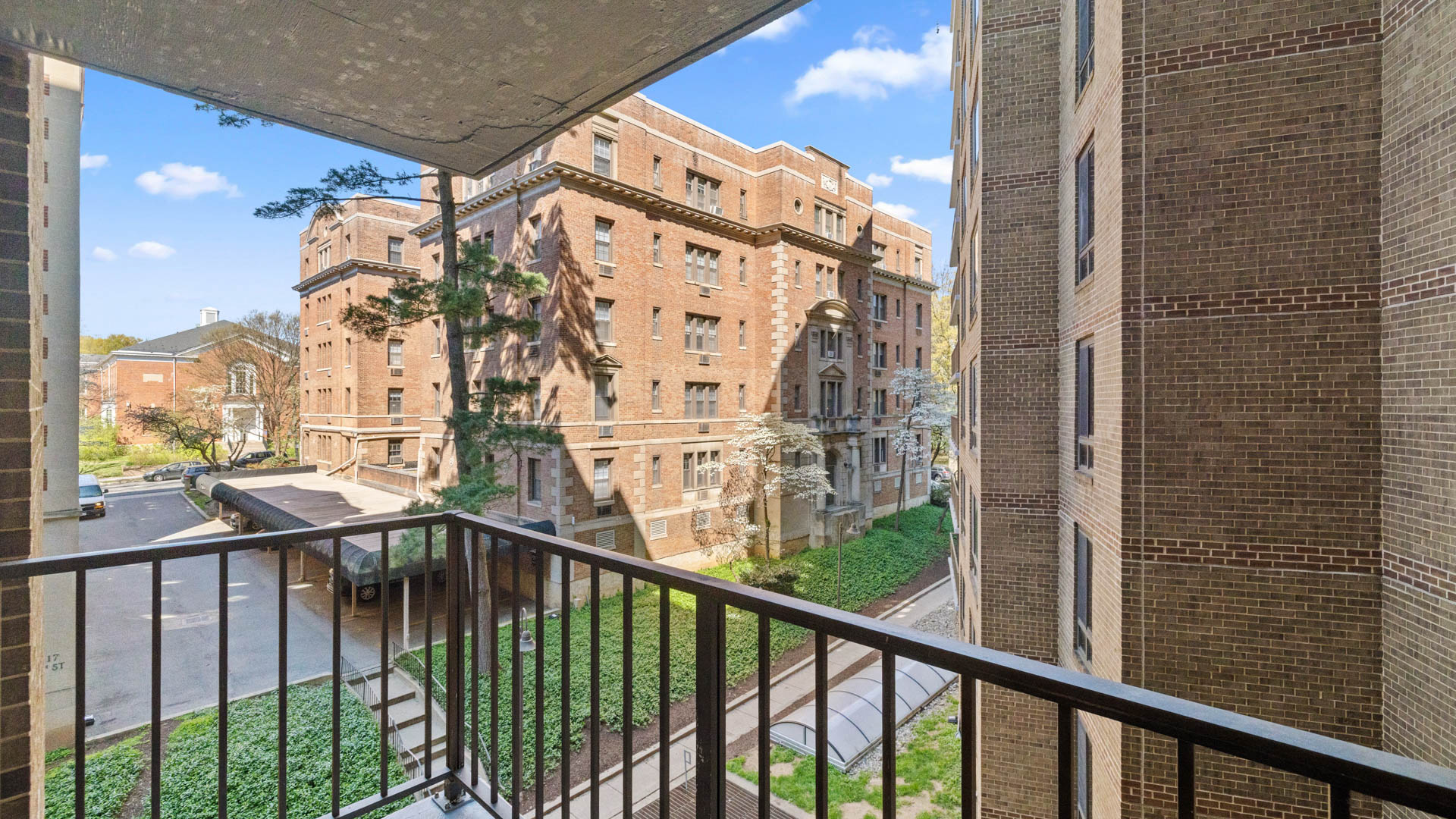 Connecticut Heights Apartments 1 of 8