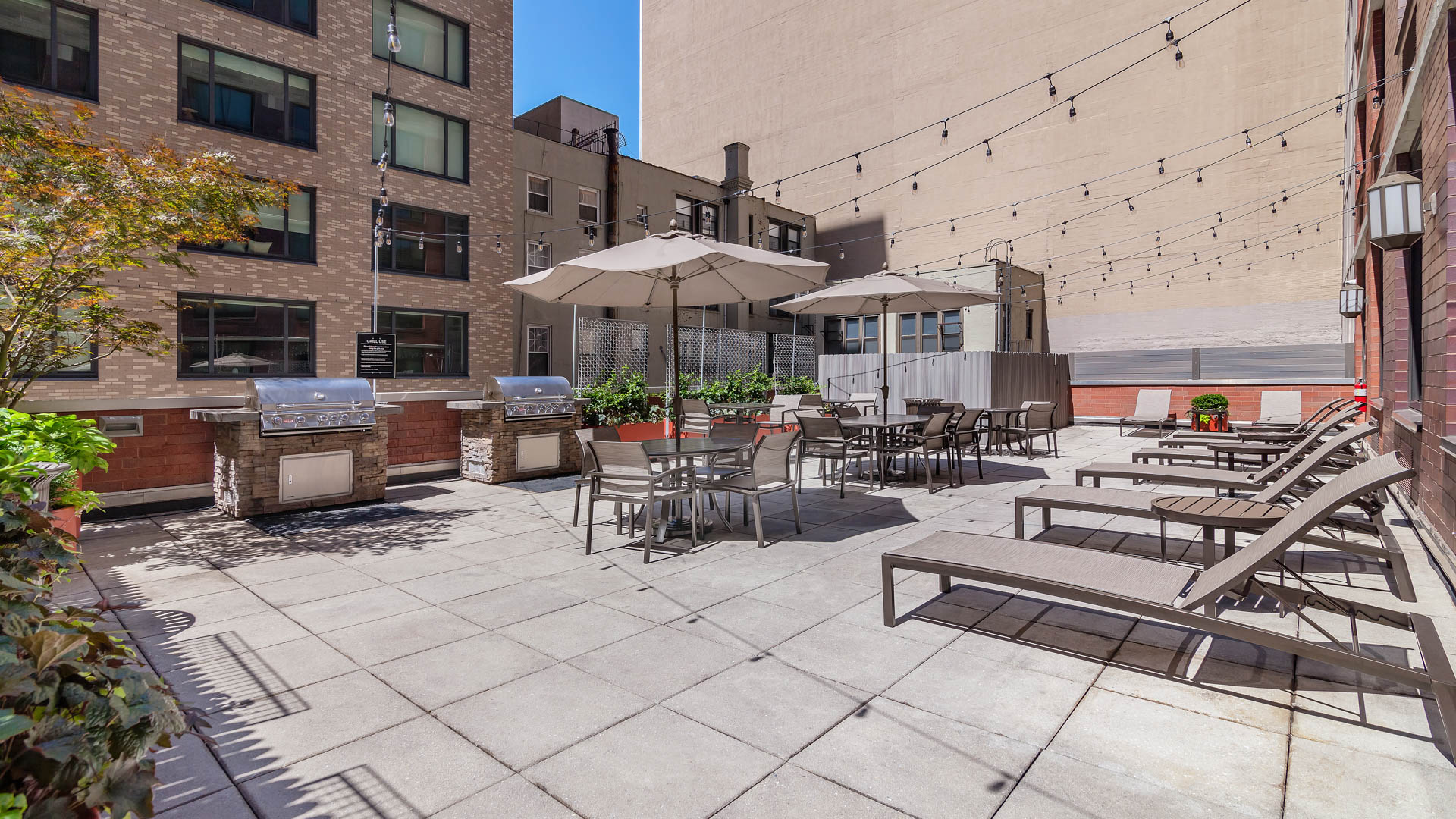 Courtyard at 180 Montague Apartments (1 of 2)