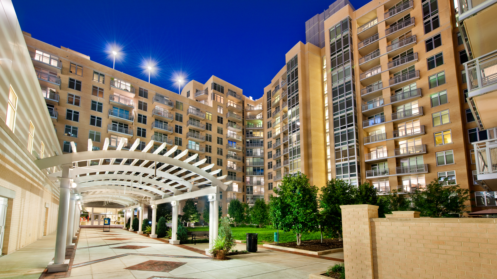 Courtyard at Wisconsin Place Apartments