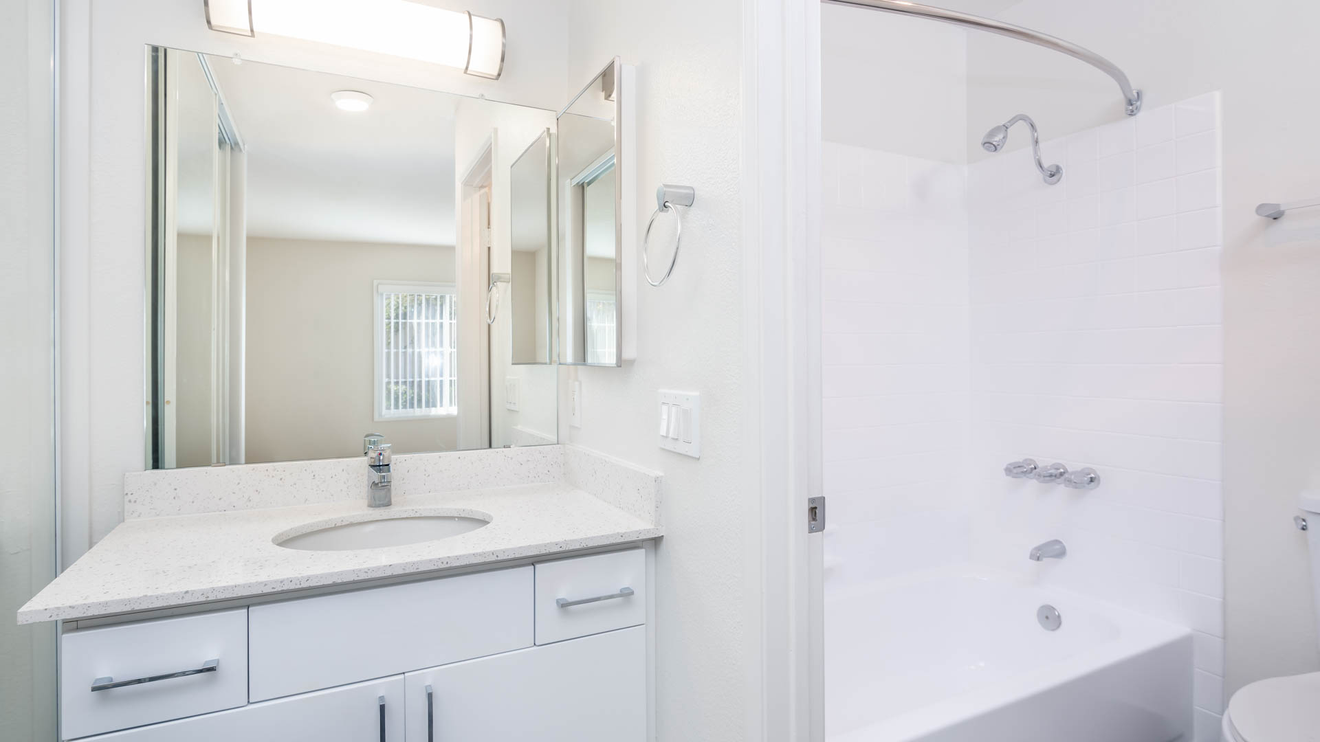 The Village at Del Mar Heights Apartments 6 of 12
