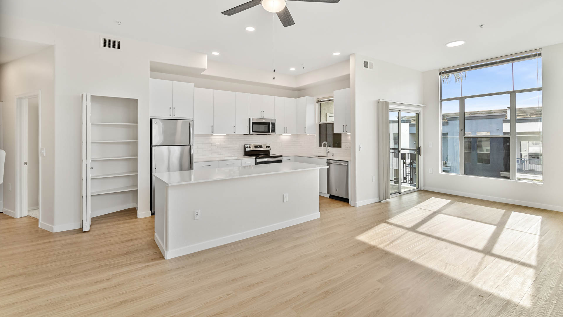 Archstone Fremont Center Apartments 3 of 12