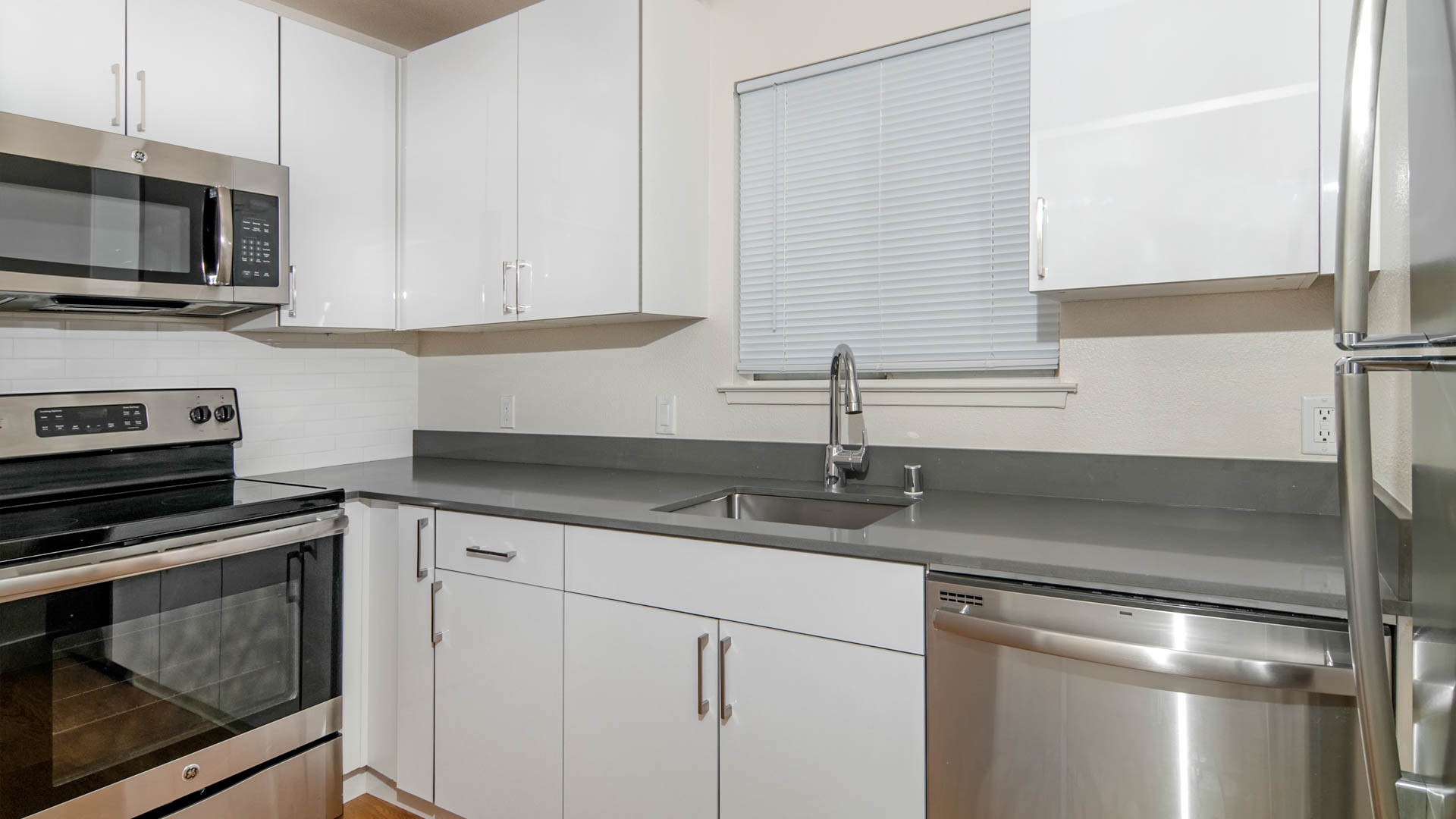 Riva Terra Apartments at Redwood Shores 10 of 12