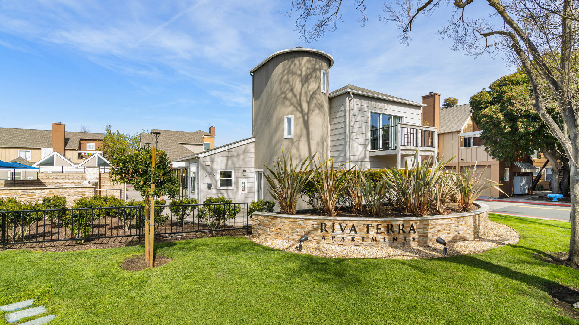 Riva Terra Apartments at Redwood Shores 3 of 12
