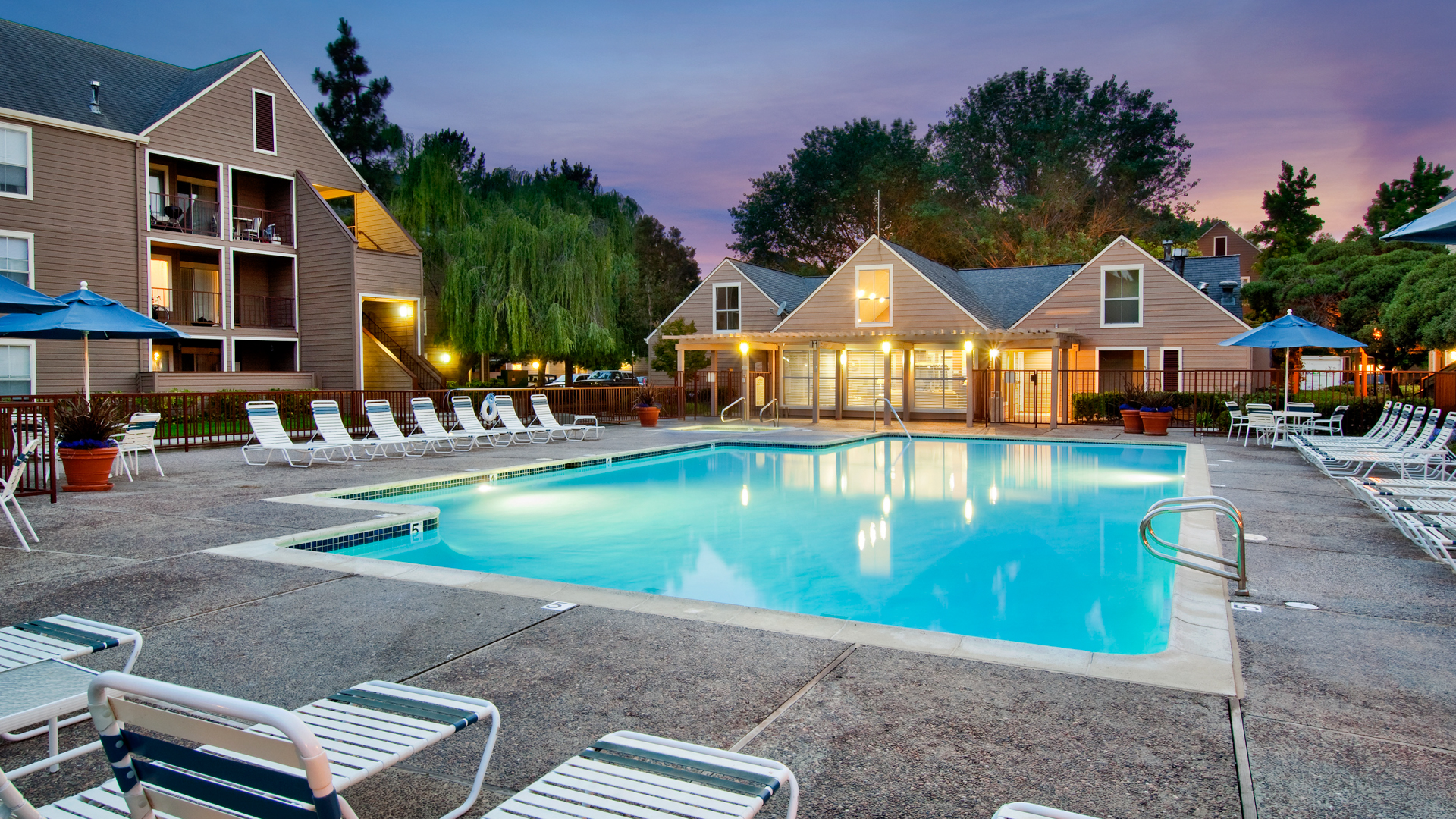 Pool at Riva Terra Apartments at Redwood Shores (3 of 8)