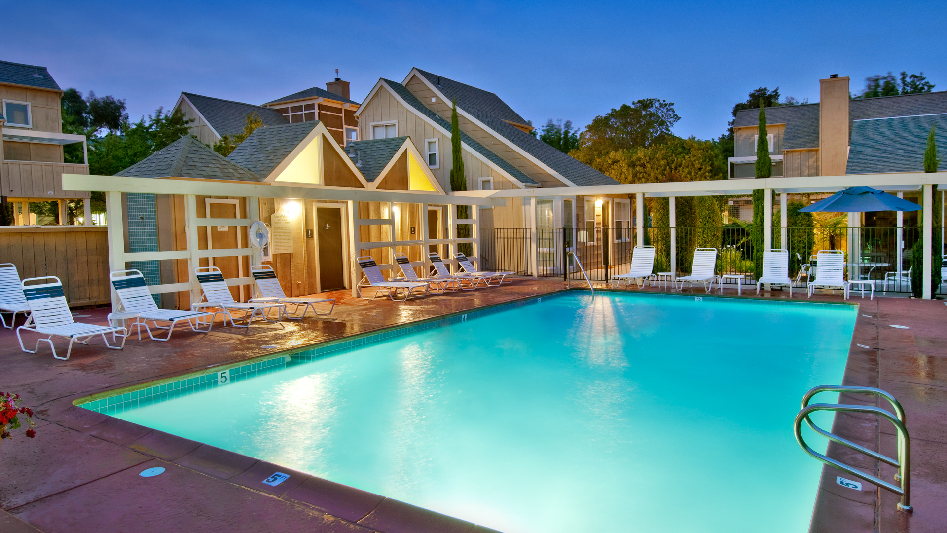 Pool at Riva Terra Apartments at Redwood Shores (4 of 8)