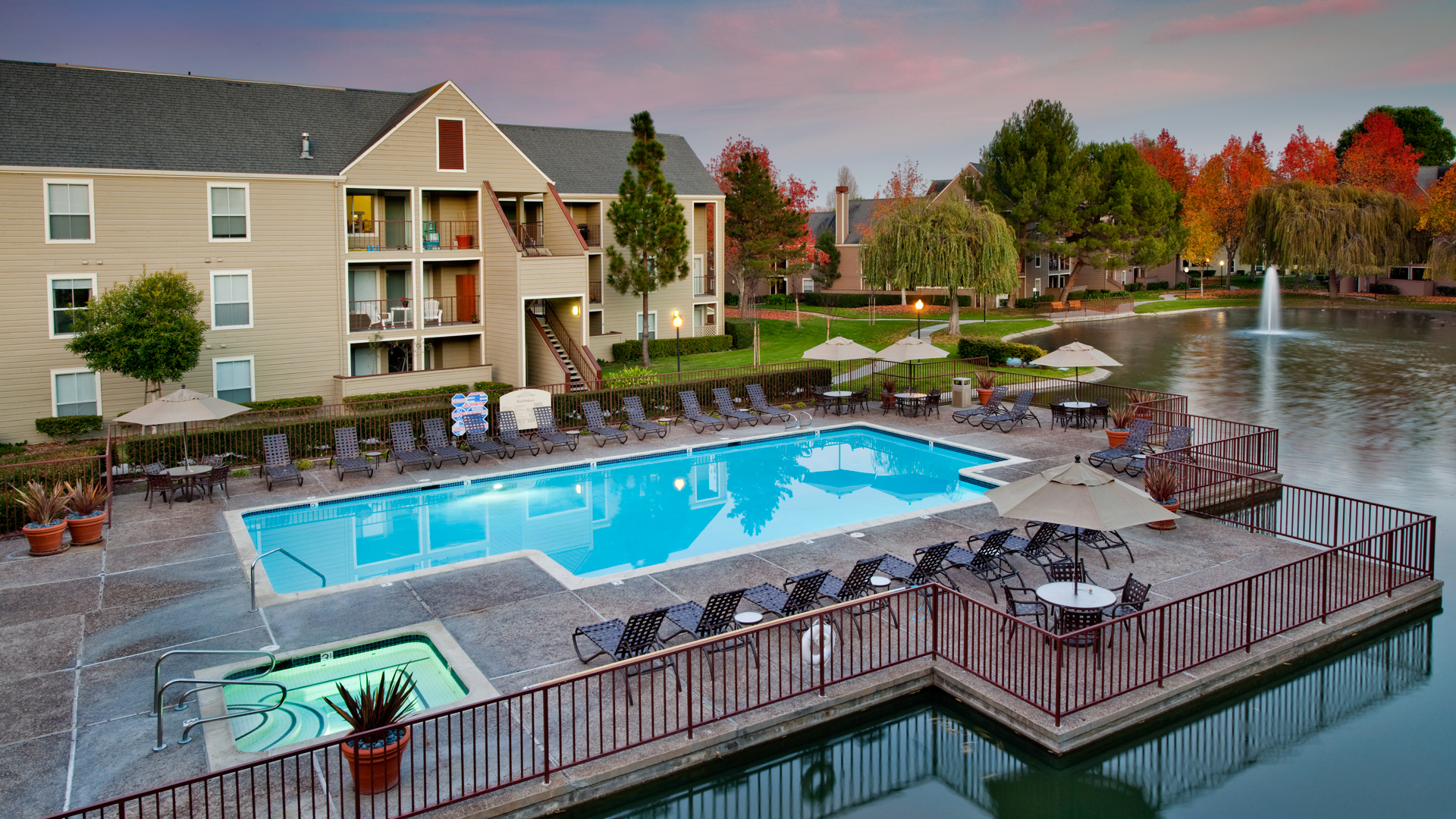 Pool at Riva Terra Apartments at Redwood Shores (5 of 8)