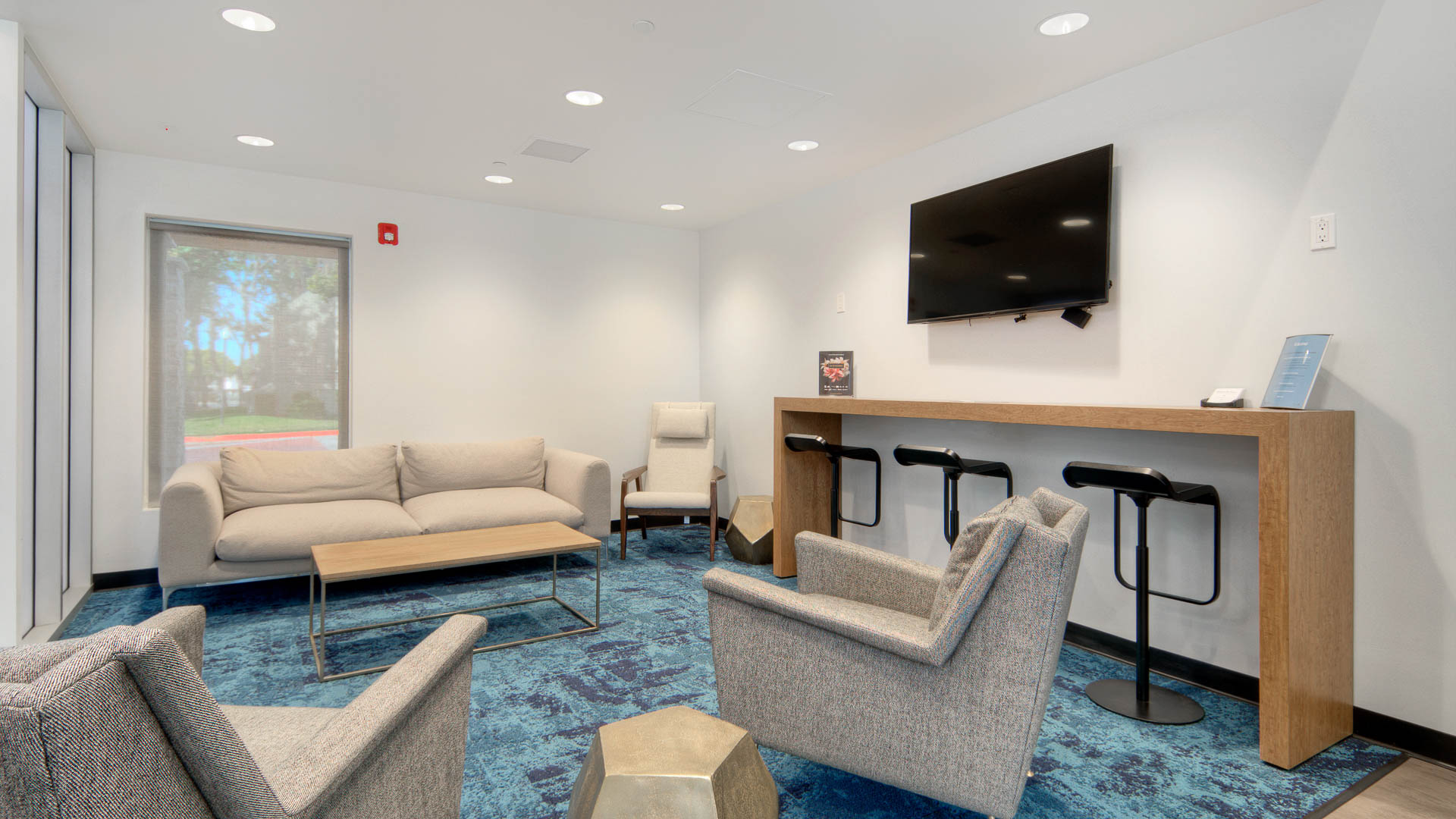 Lounge at Riva Terra Apartments at Redwood Shores (2 of 2)