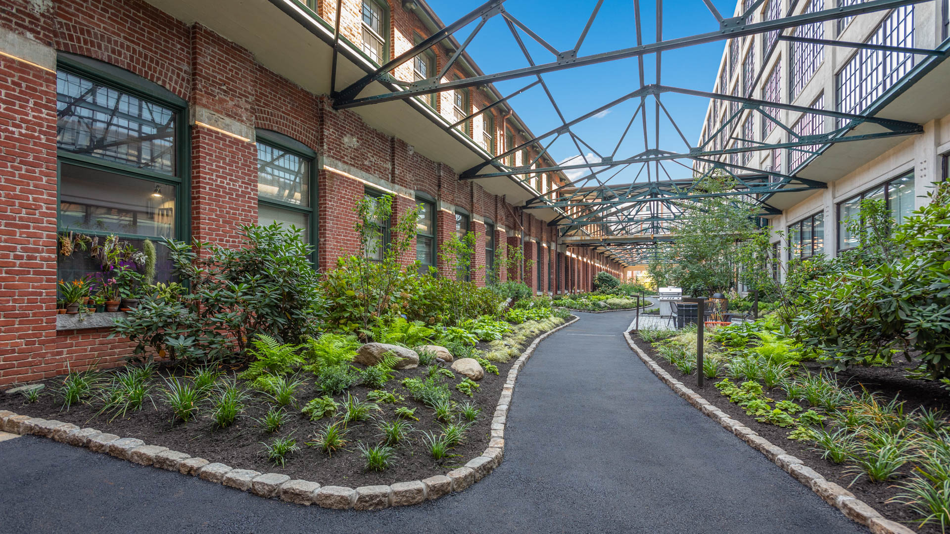 Courtyard at Lofts at Kendall Square Apartments (3 of 3)