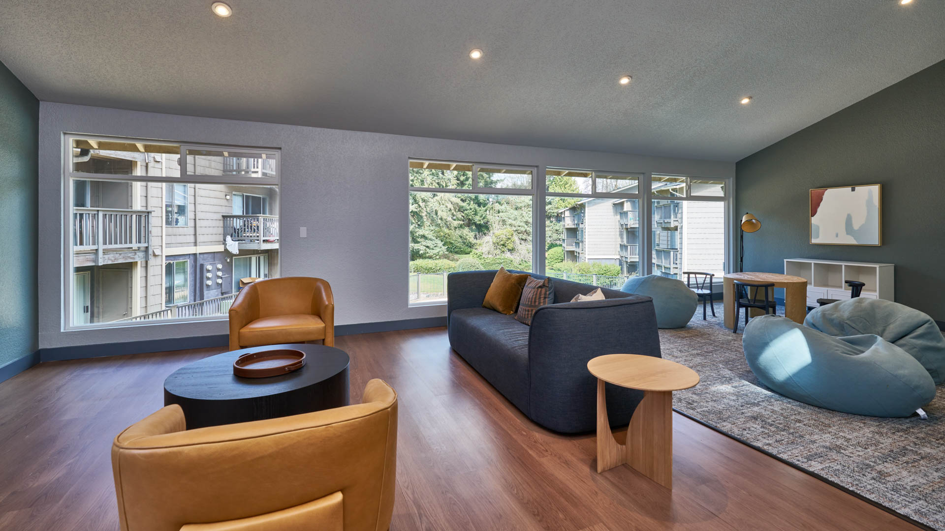 Lounge at Redmond Court Apartments (1 of 3)