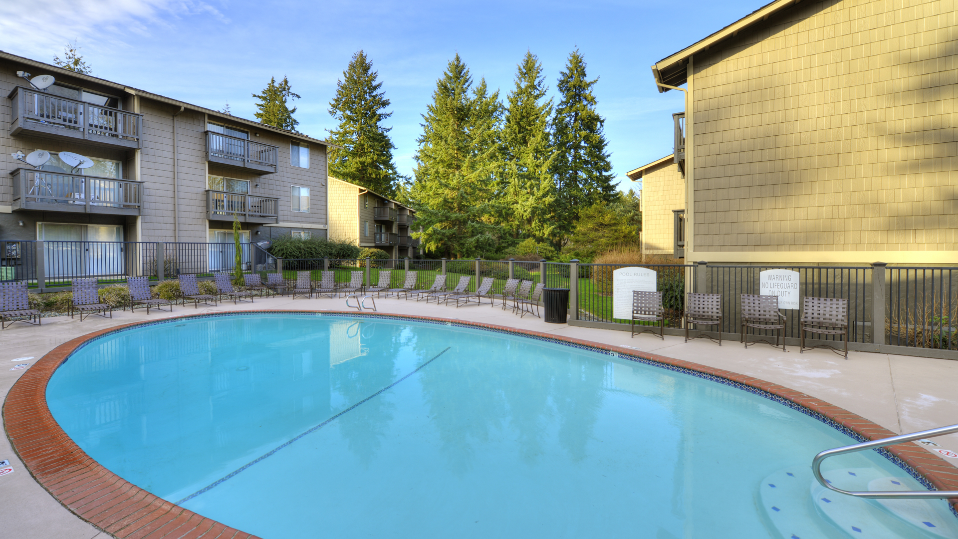 Pool at Redmond Court Apartments (1 of 2)