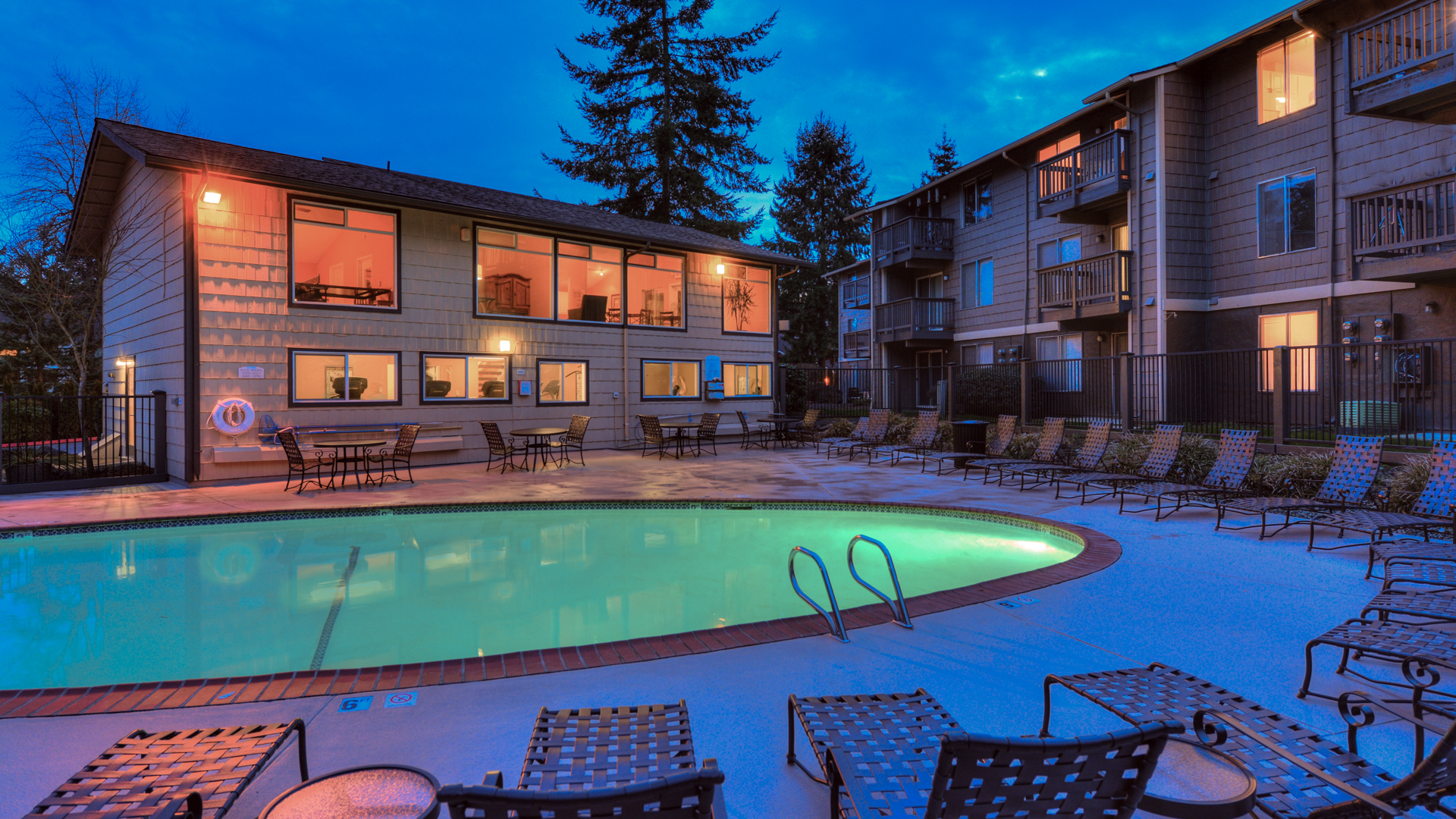 Pool at Redmond Court Apartments (2 of 2)