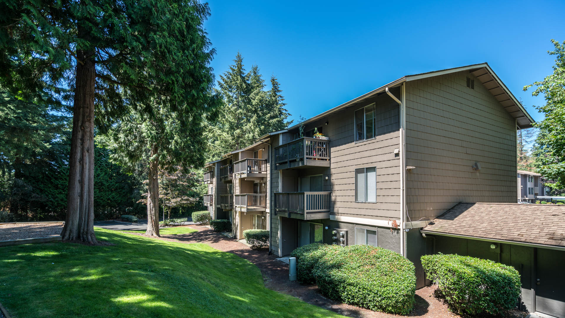 Redmond Court Apartments 4 of 12