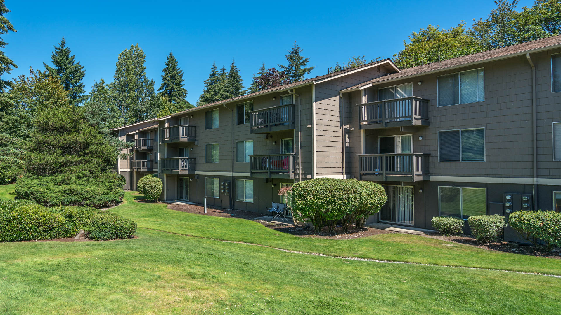Redmond Court Apartments 3 of 12