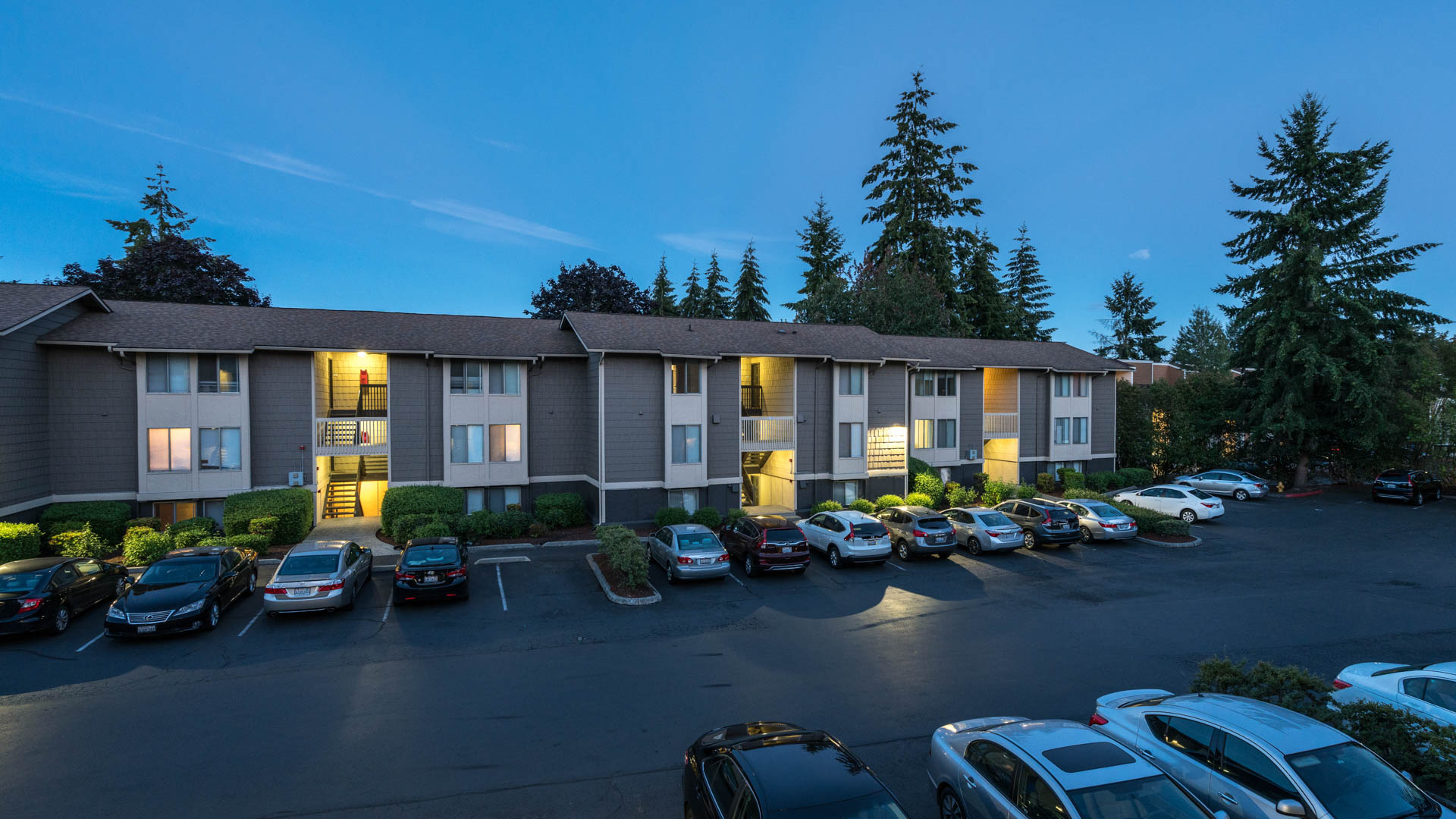 Redmond Court Apartments 2 of 12
