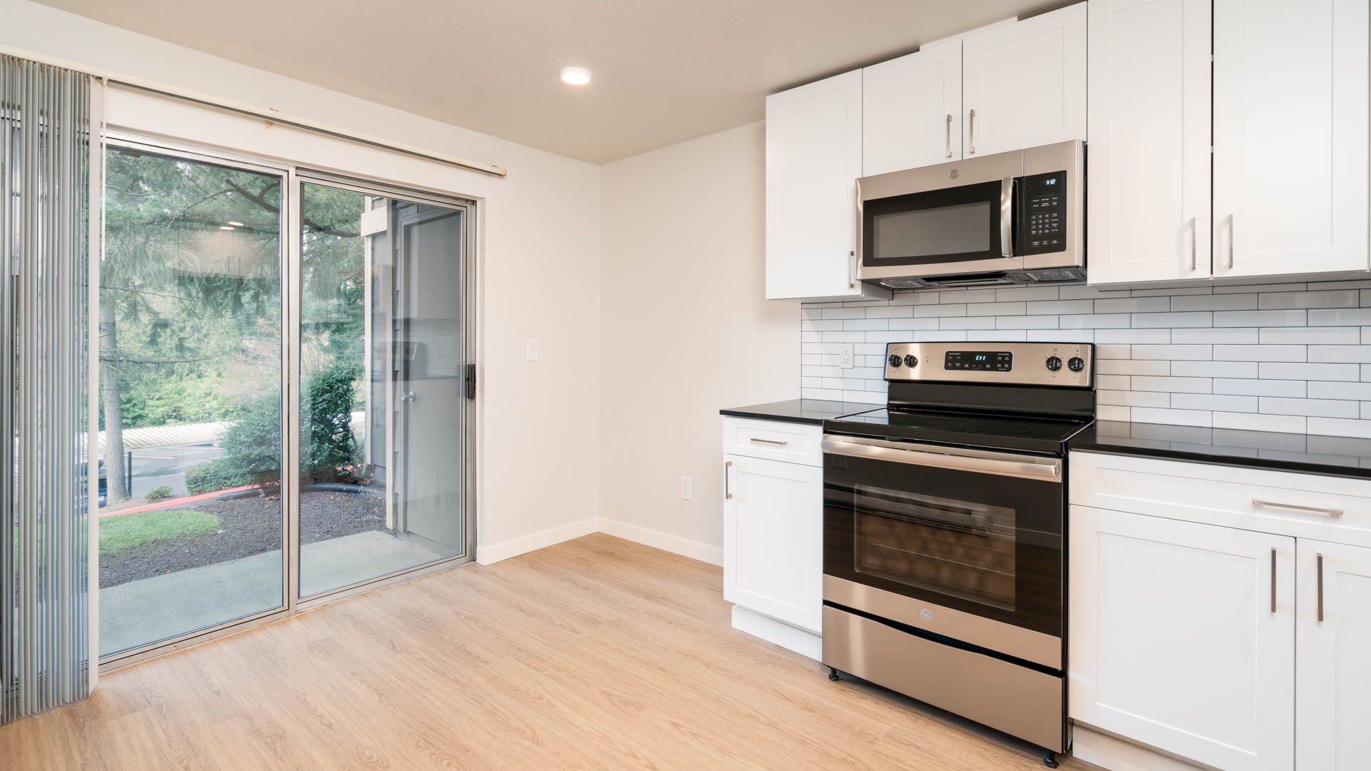 Redmond Court Apartments 9 of 12