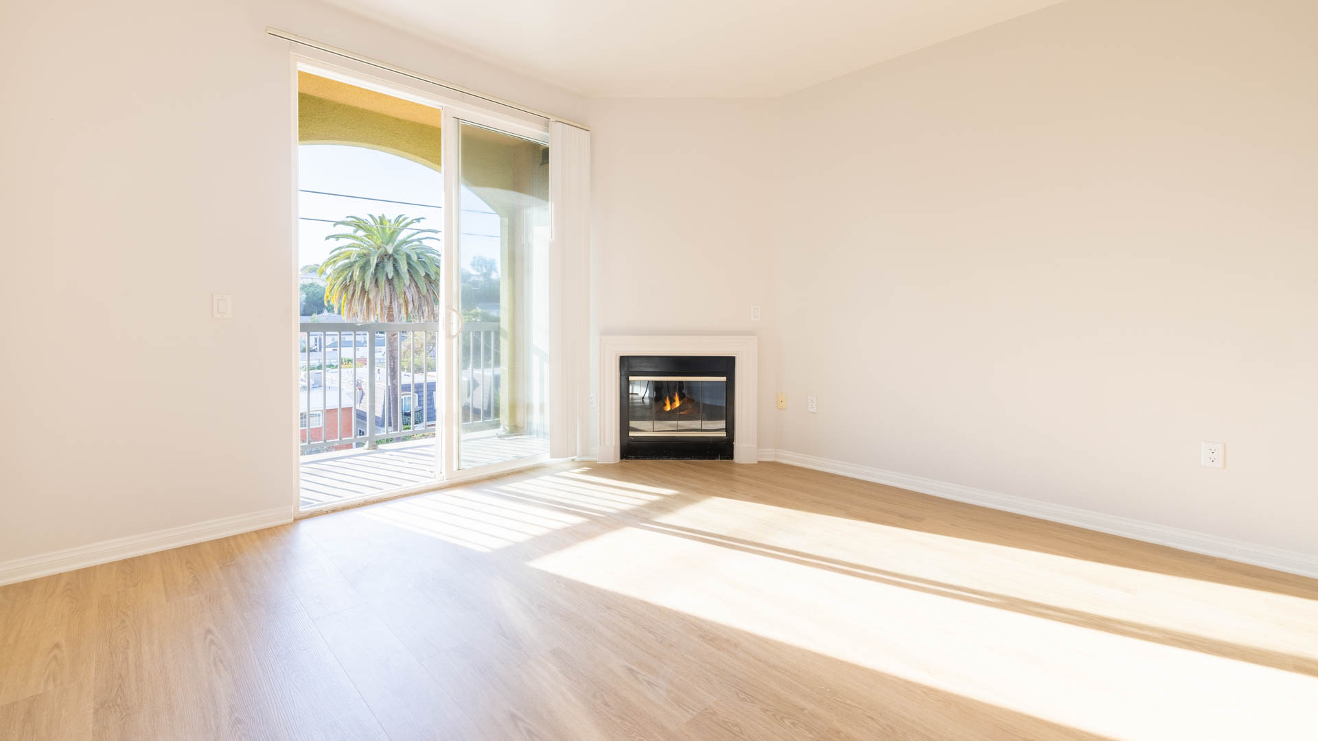 Mariposa at Playa del Rey Apartments 9 of 12