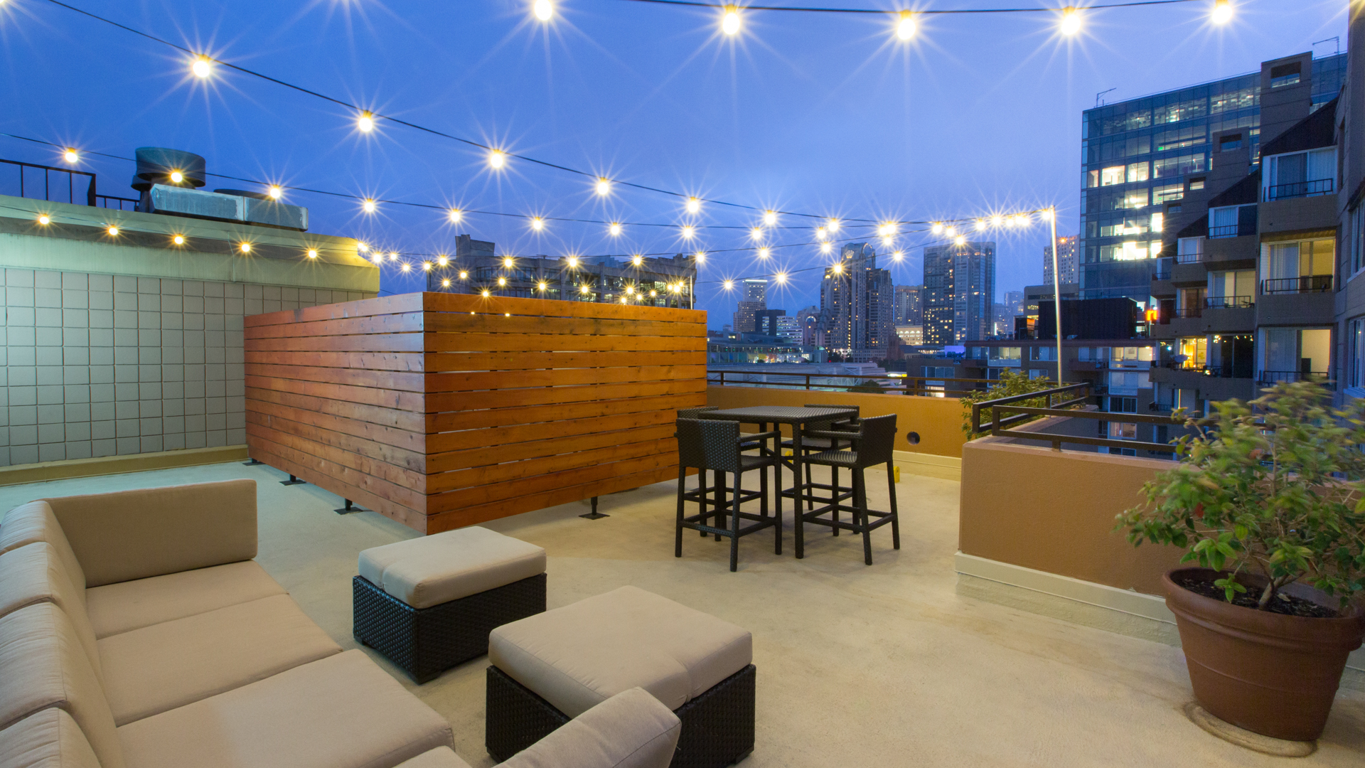 Roof deck at SoMa Square Apartments (5 of 6)