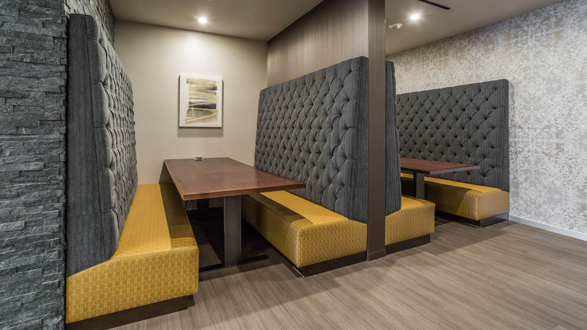 Lounge at Water Park Towers Apartments (2 of 2)